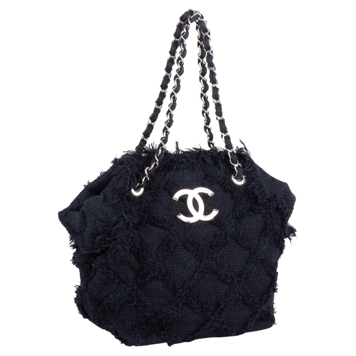 Soft Organic Nature Tweed  Woven Large CC Tote 

This series is very hard to find! 

Year: 2009
Antique gold hardware
Four bottom feet
Flat bottom
Tweed interwoven chain
Diamond stitched woven detail pattern
Large CC antique gold logo
Beige canvas