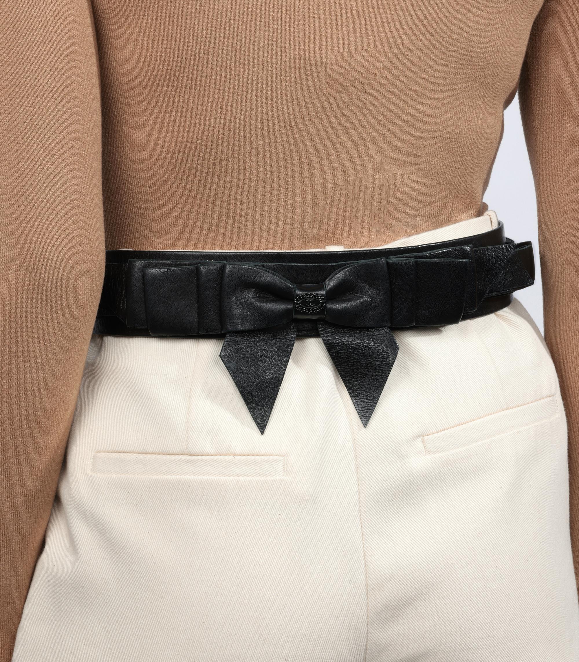 Chanel Black Layered Lambskin Leather Bow Belt

Brand- Chanel
Model- Bow Belt
Product Type- Belt
Serial Number- 8:00 PM
Age- Circa 2008
Colour- Black
Hardware- Acrylic
Material(s)- Leather
Authenticity Details- Date Stamp

Height- 5.1cm
Width-