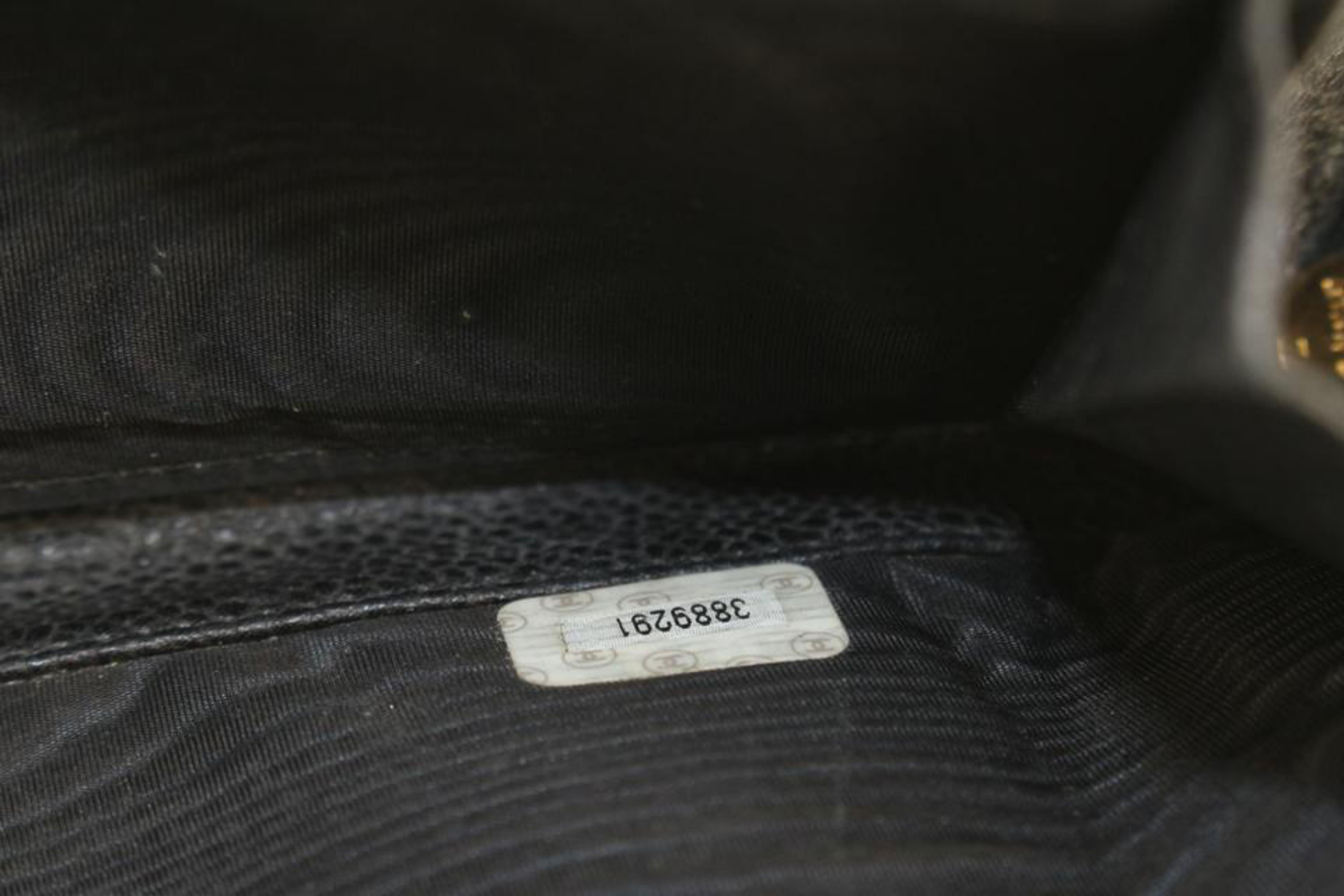 Chanel Black lCaviar CC Logo L-Gusset Zip Around Wallet Long Zippy 2CK1024a In Good Condition In Dix hills, NY