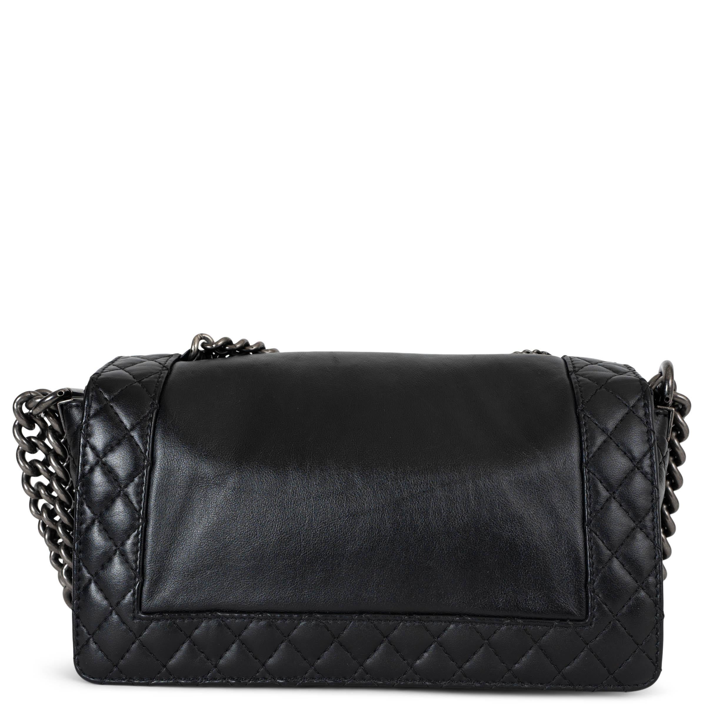CHANEL bolso de hombro de cuero negro 13K ENCHAINED BOY MEDIUM Negro en venta