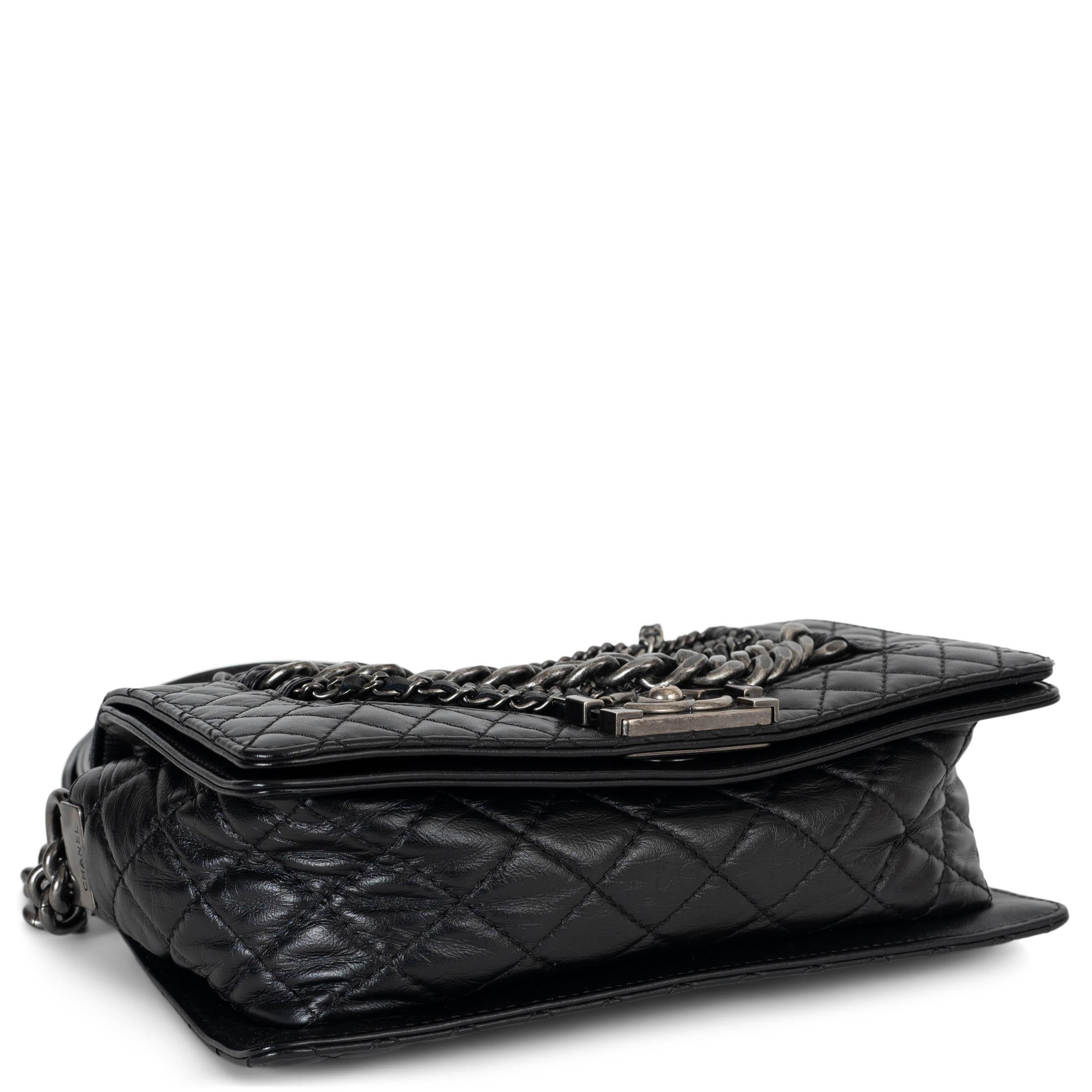 De las mujeres CHANEL bolso de hombro de cuero negro 13K ENCHAINED BOY MEDIUM en venta