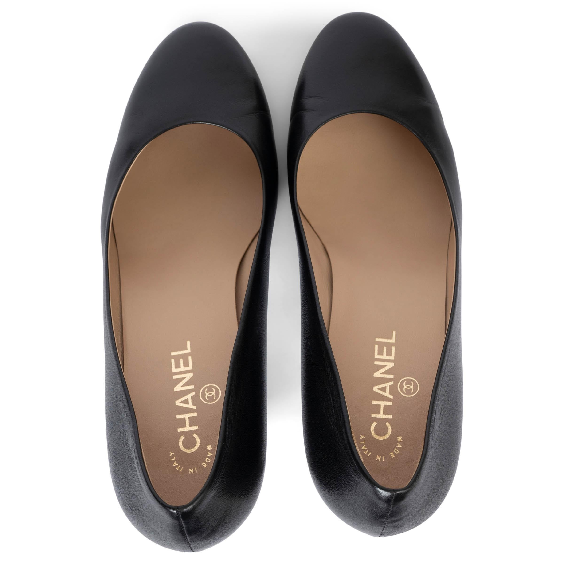 CHANEL cuero negro 15B ROUND TOE Pumps Shoes 41.5 en venta 1