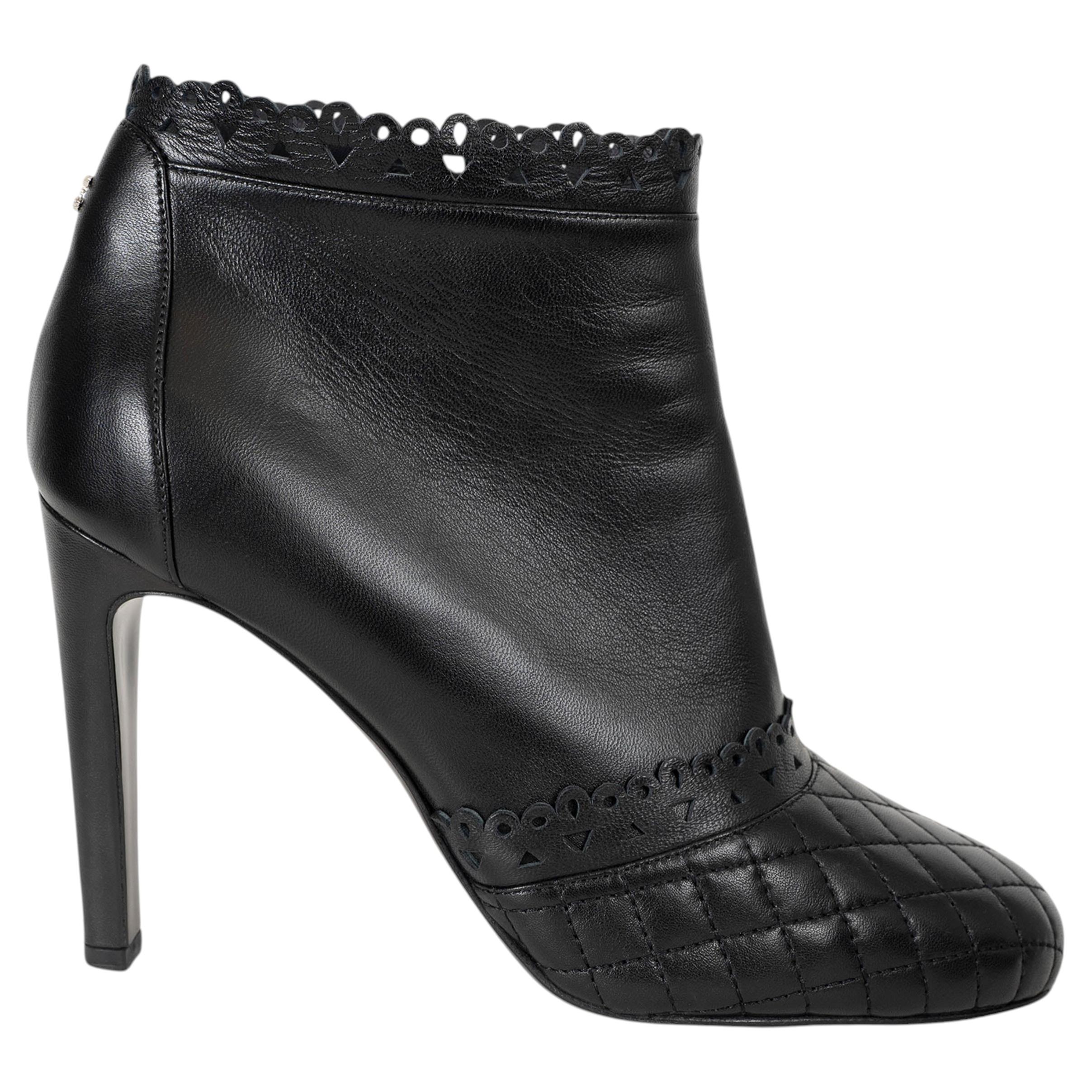 CHANEL schwarz Leder 15K SCALLOP TRIM ANKLE Stiefel Schuhe 39.5