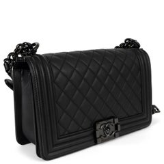 CHANEL black leather 17S BOY MEDIUM SO BLACK Shoulder Bag