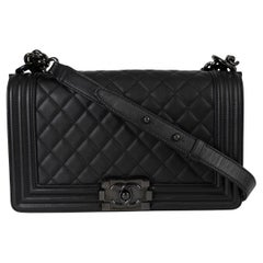 CHANEL black leather 17S BOY MEDIUM SO BLACK Shoulder Bag