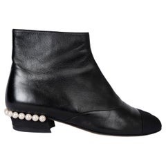 CHANEL cuir noir 18C GREECE PEARL HEEL Ankle Boots Shoes 38