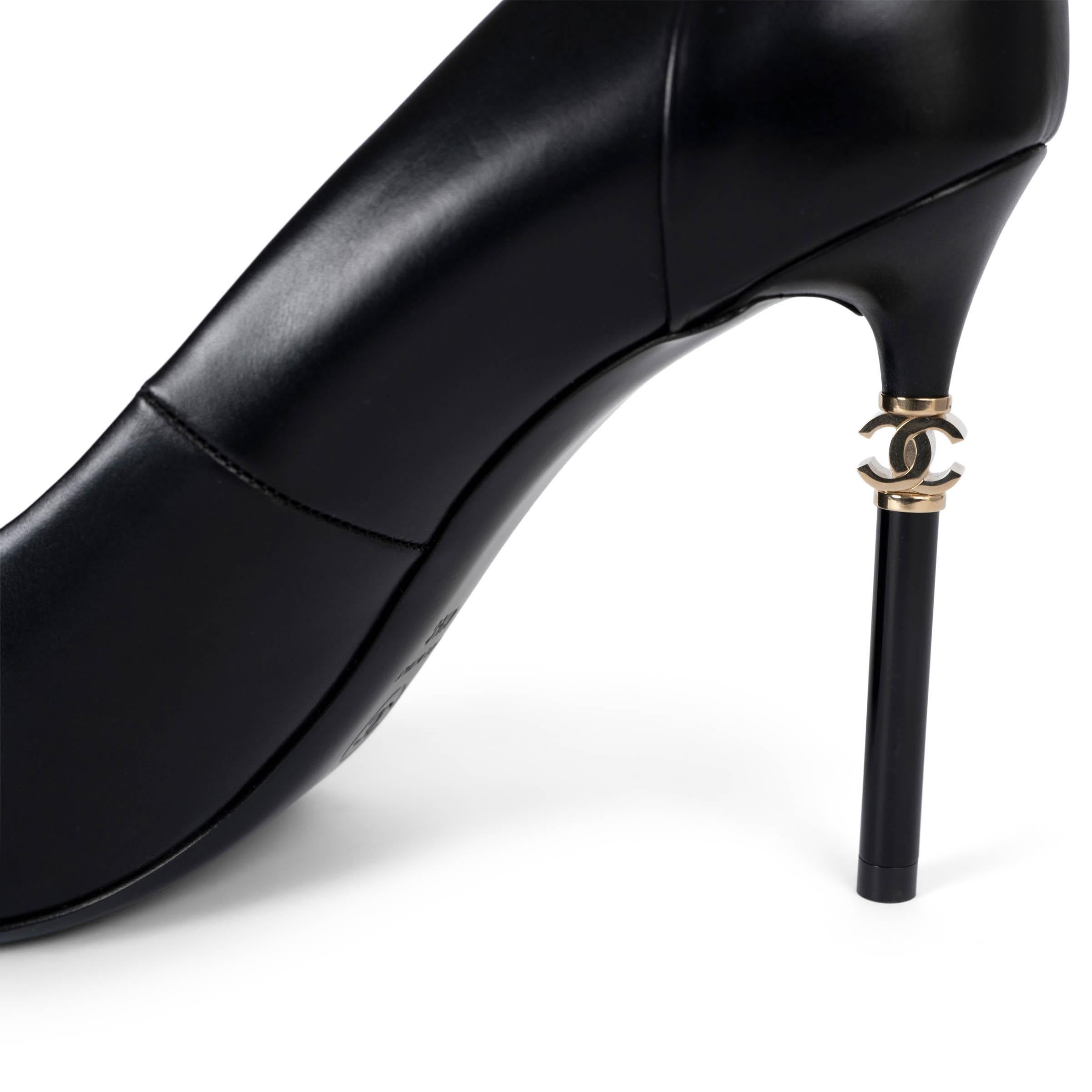 CHANEL black leather 18P G33701 Pumps Shoes 41.5 For Sale 2