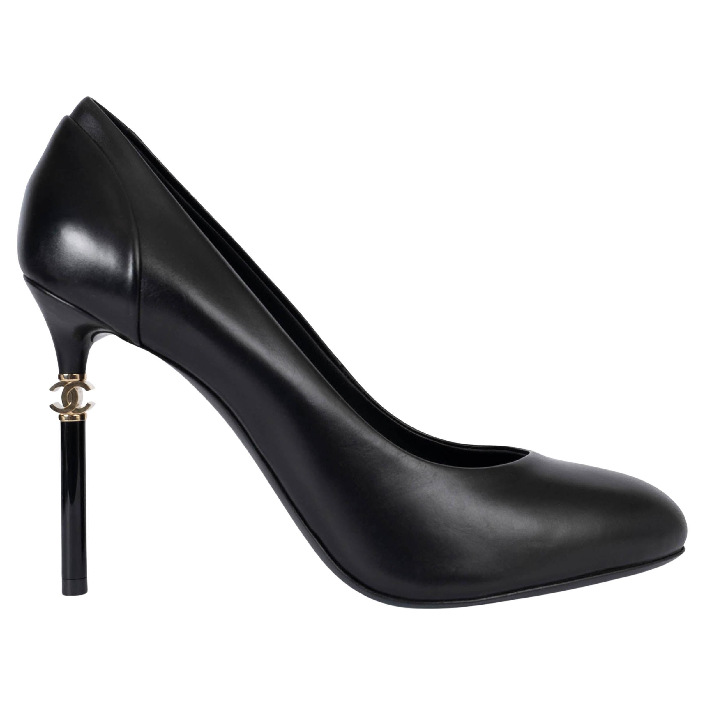 CHANEL black leather 18P G33701 Pumps Shoes 41.5 For Sale