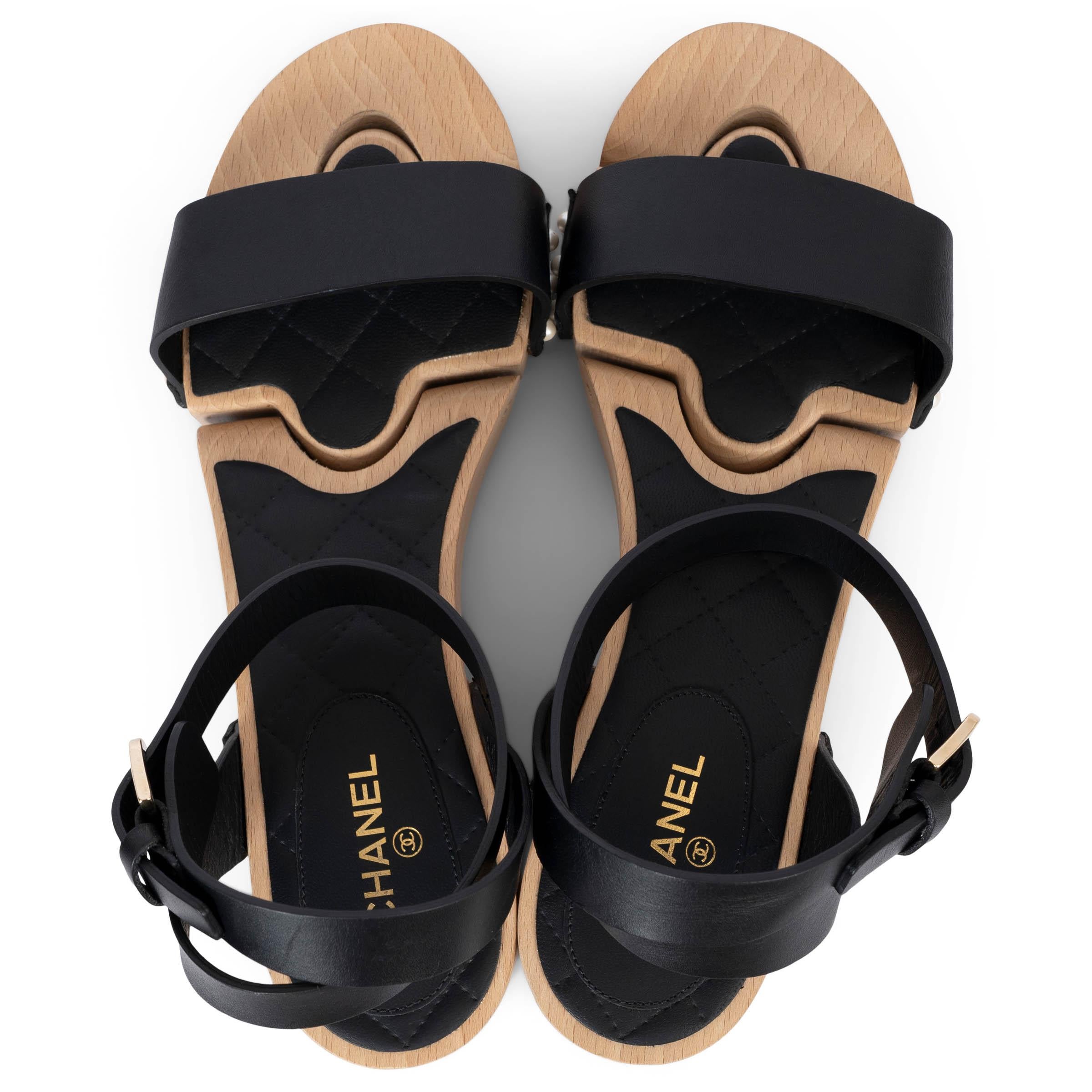 CHANEL black leather 2016 16C SEOUL HINGED CLOG Sandals Shoes 39 fit 38.5 For Sale 1