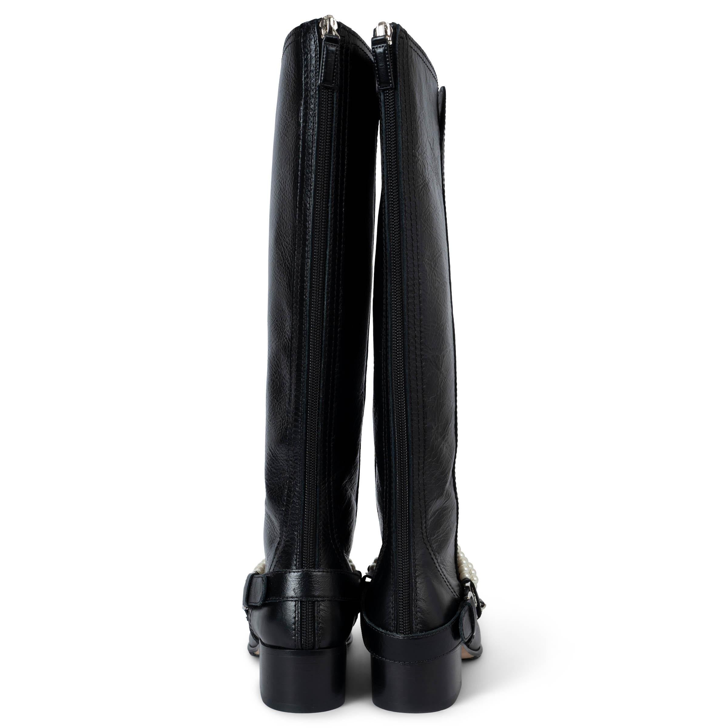 Women's CHANEL black leather 2018 18A HAMBURG PEARL CHAIN RIDING Boots Shoes 37.5 For Sale