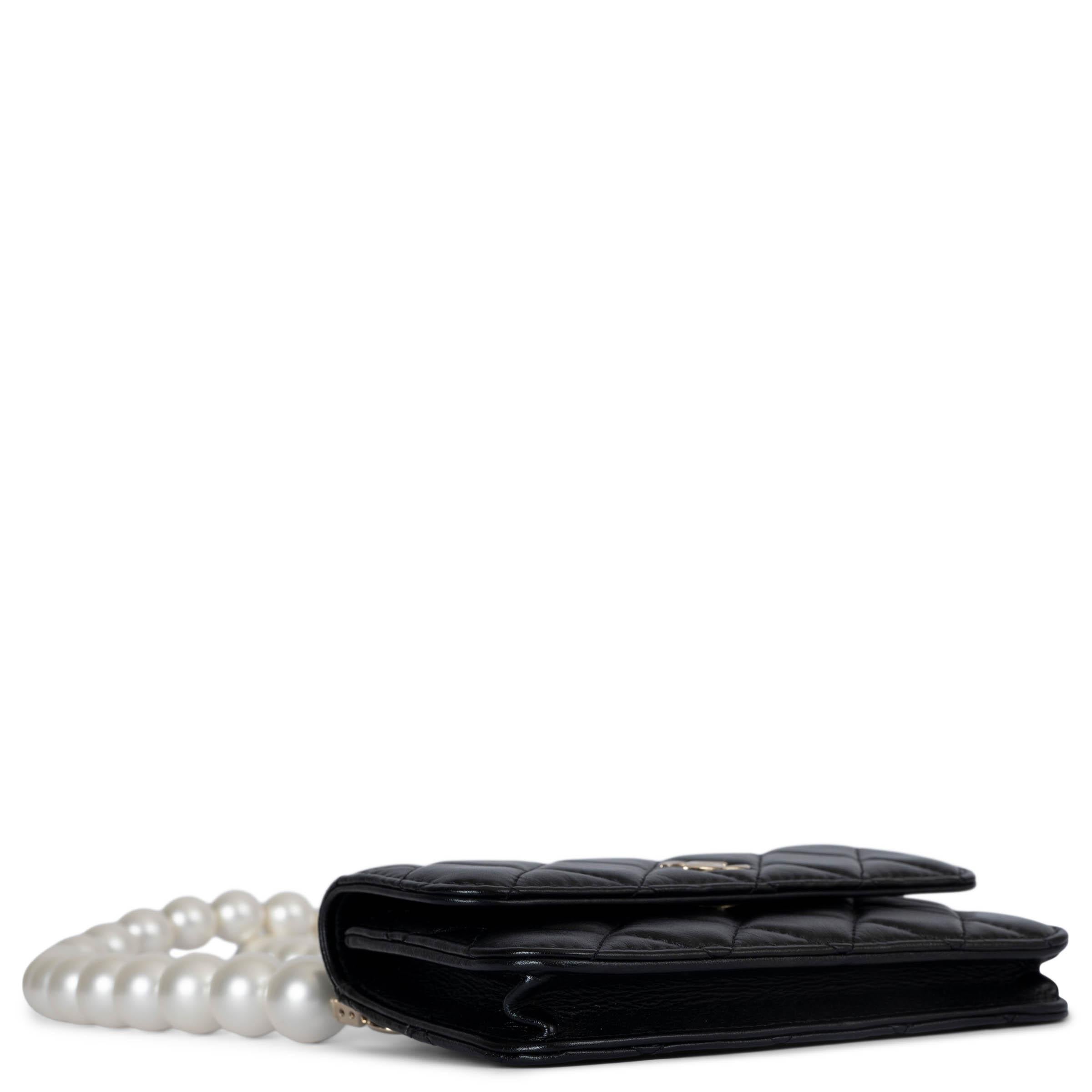 Women's CHANEL black leather 2020 20K MAXI PEARLS CLUTCH WITH CHAIN Bag For Sale
