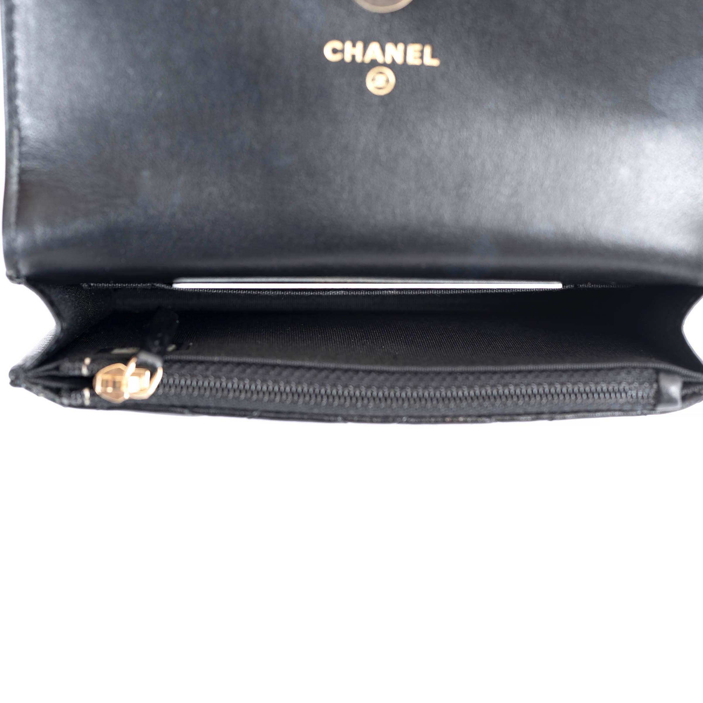 CHANEL black leather 2020 20K MAXI PEARLS CLUTCH WITH CHAIN Bag For Sale 1
