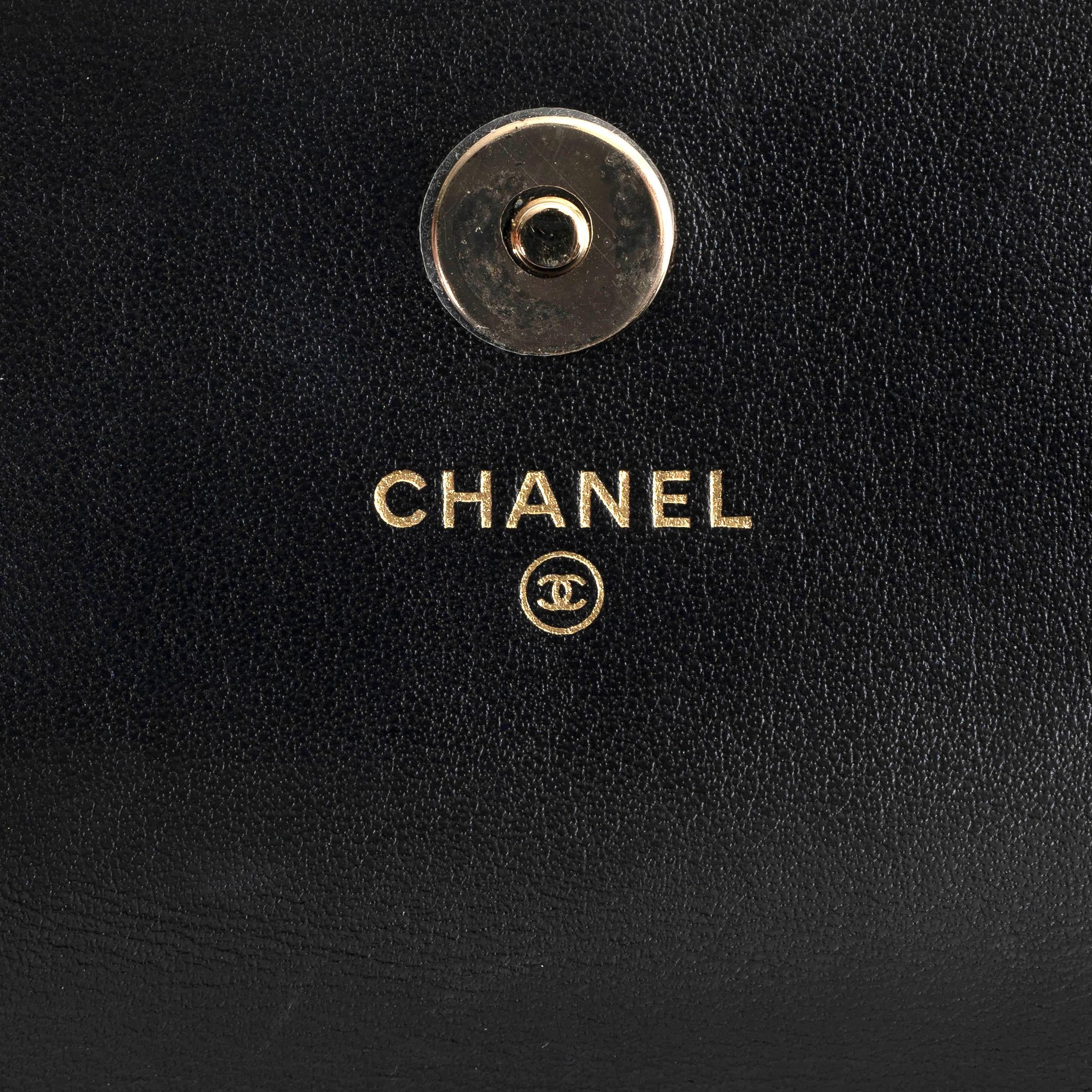 CHANEL black leather 2020 20K MAXI PEARLS CLUTCH WITH CHAIN Bag For Sale 2