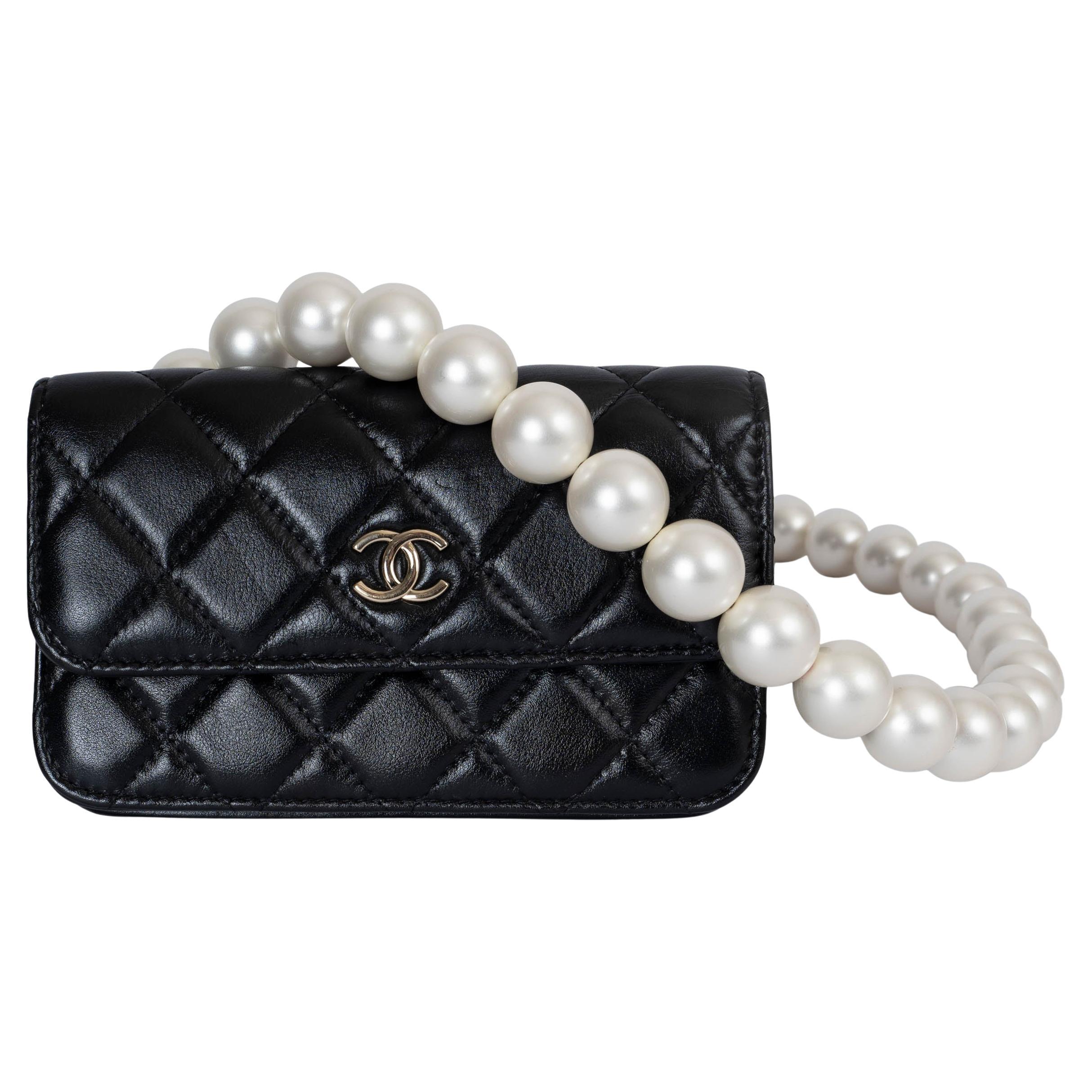 CHANEL black leather 2020 20K MAXI PEARLS CLUTCH WITH CHAIN Bag For Sale