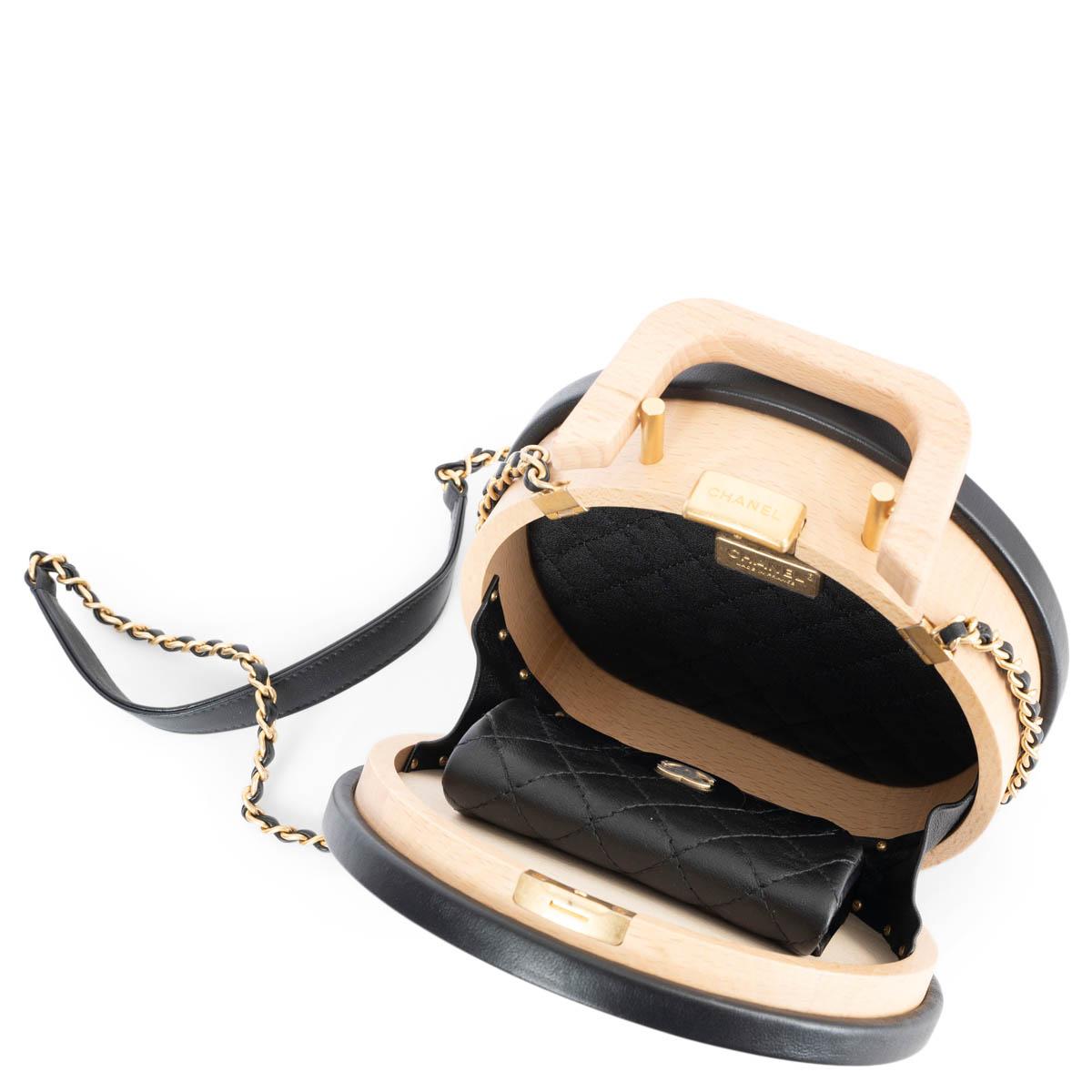 CHANEL black leather 2022 22C DUBAI BEECHWOOD VANITY Shoulder Bag For Sale 2