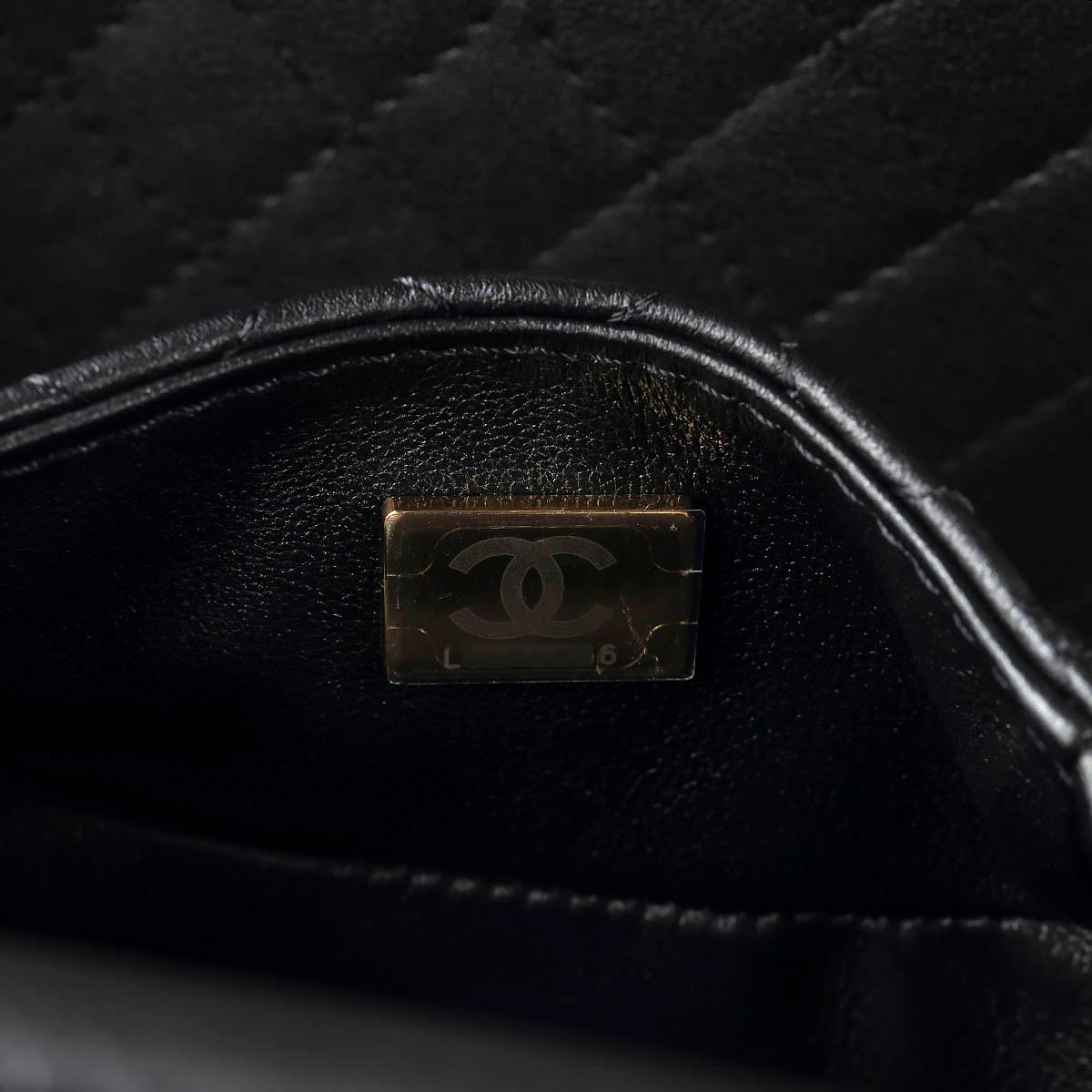 CHANEL black leather 2022 22C DUBAI BEECHWOOD VANITY Shoulder Bag For Sale 5