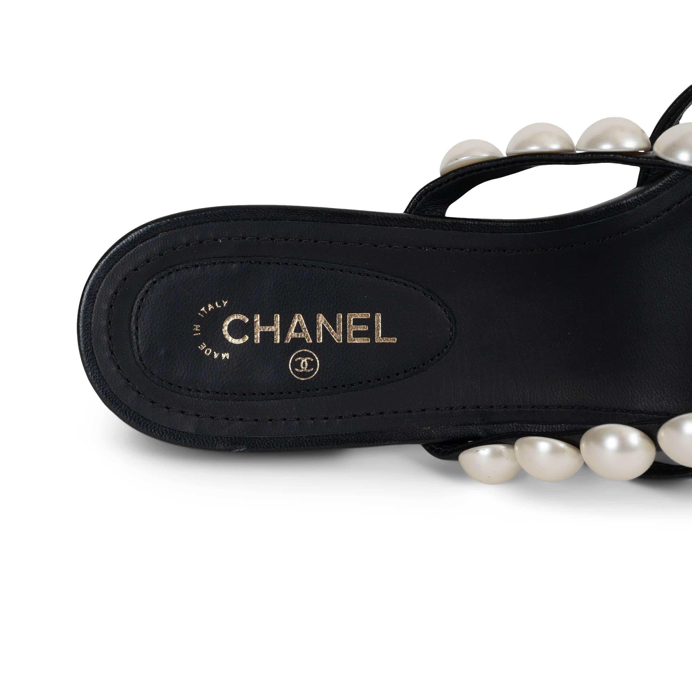 CHANEL cuir noir 21P PEARL SLIDE Sandales Chaussures 38.5 G37274 en vente 3