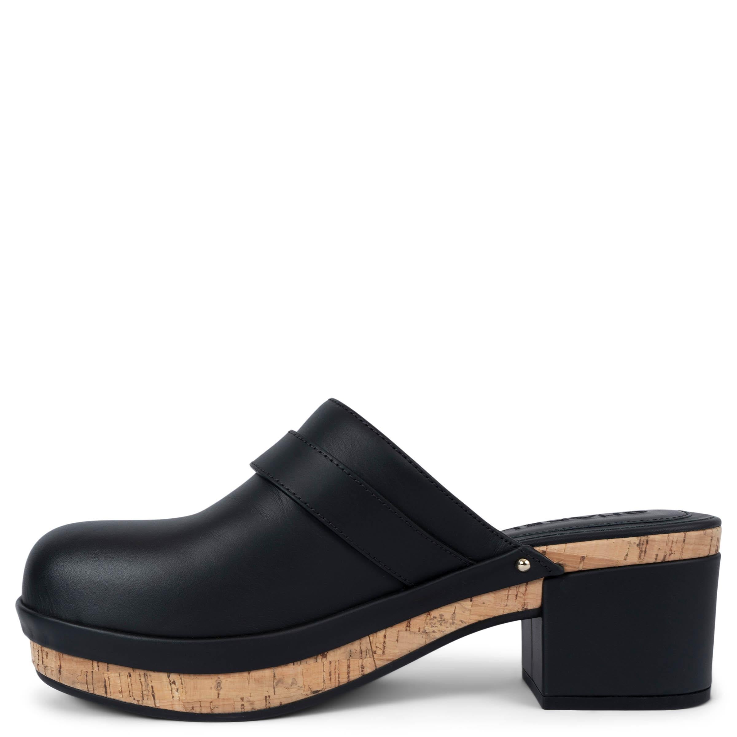 Black CHANEL black leather 21P TURNLOCK CLOGS Shoes 41 For Sale