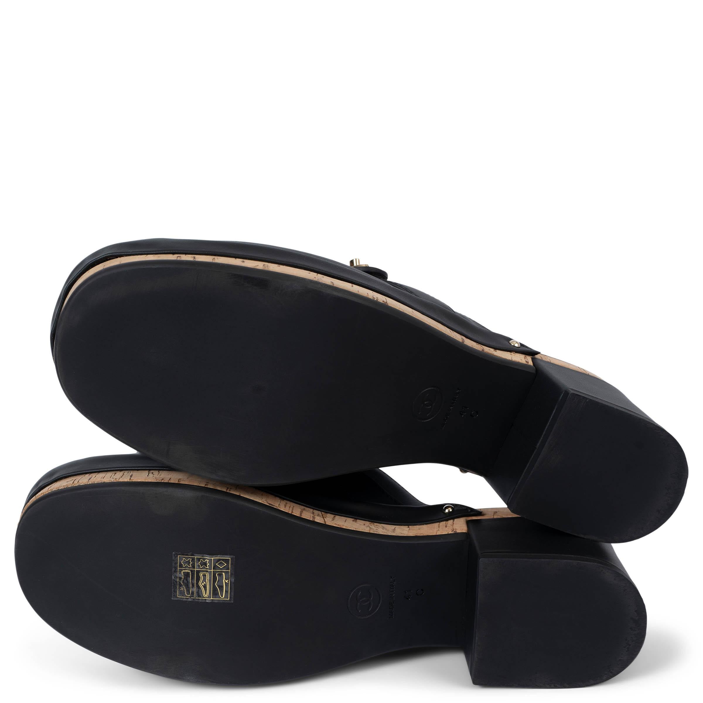 CHANEL black leather 21P TURNLOCK CLOGS Shoes 41 For Sale 3