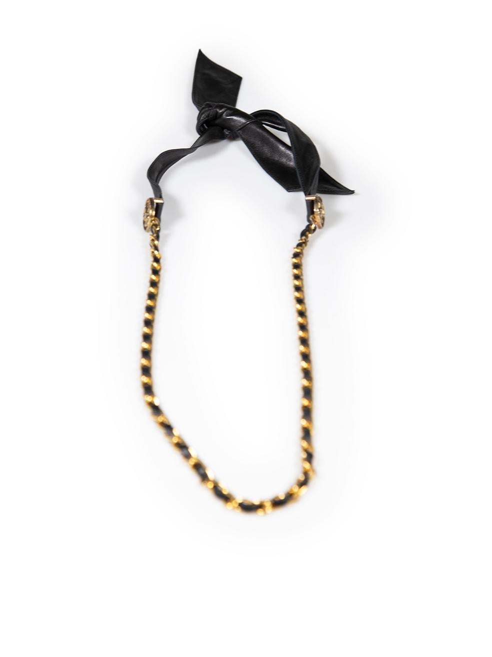 Chanel - Ceinture en cuir noir et chaîne à médaillon plaquée or 24k Bon état - En vente à London, GB