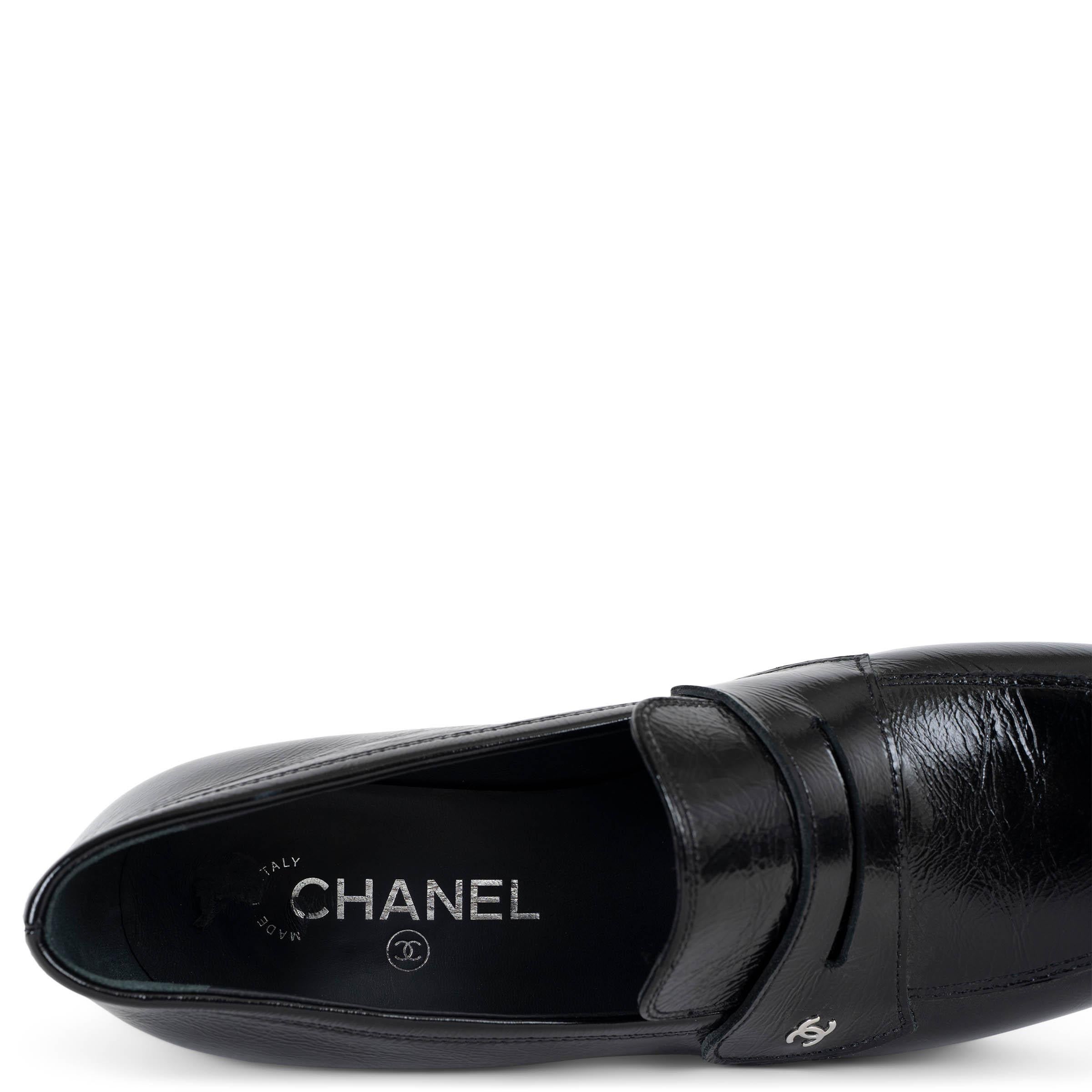 Chanel in pelle nera 24 carati, stile LOAFER, Scarpe 39 G46066 in vendita 2