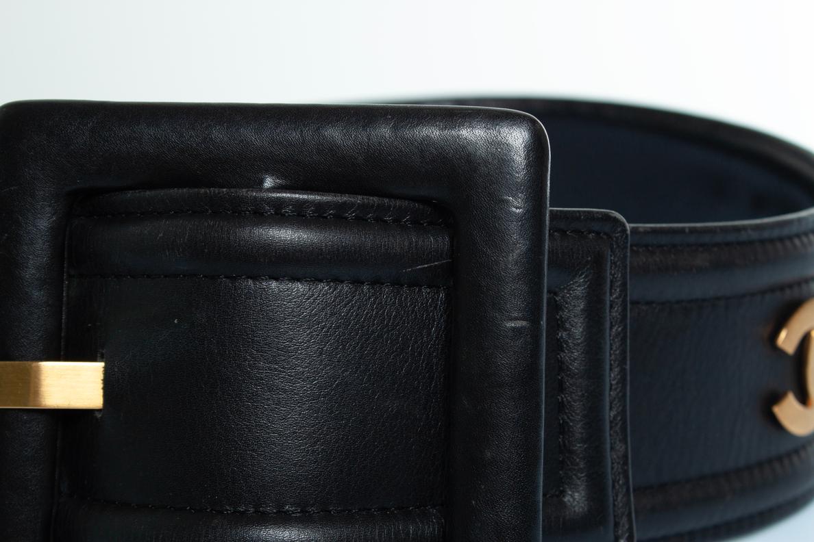 Chanel, Cintura in vita 93 CC in pelle nera in vendita 1