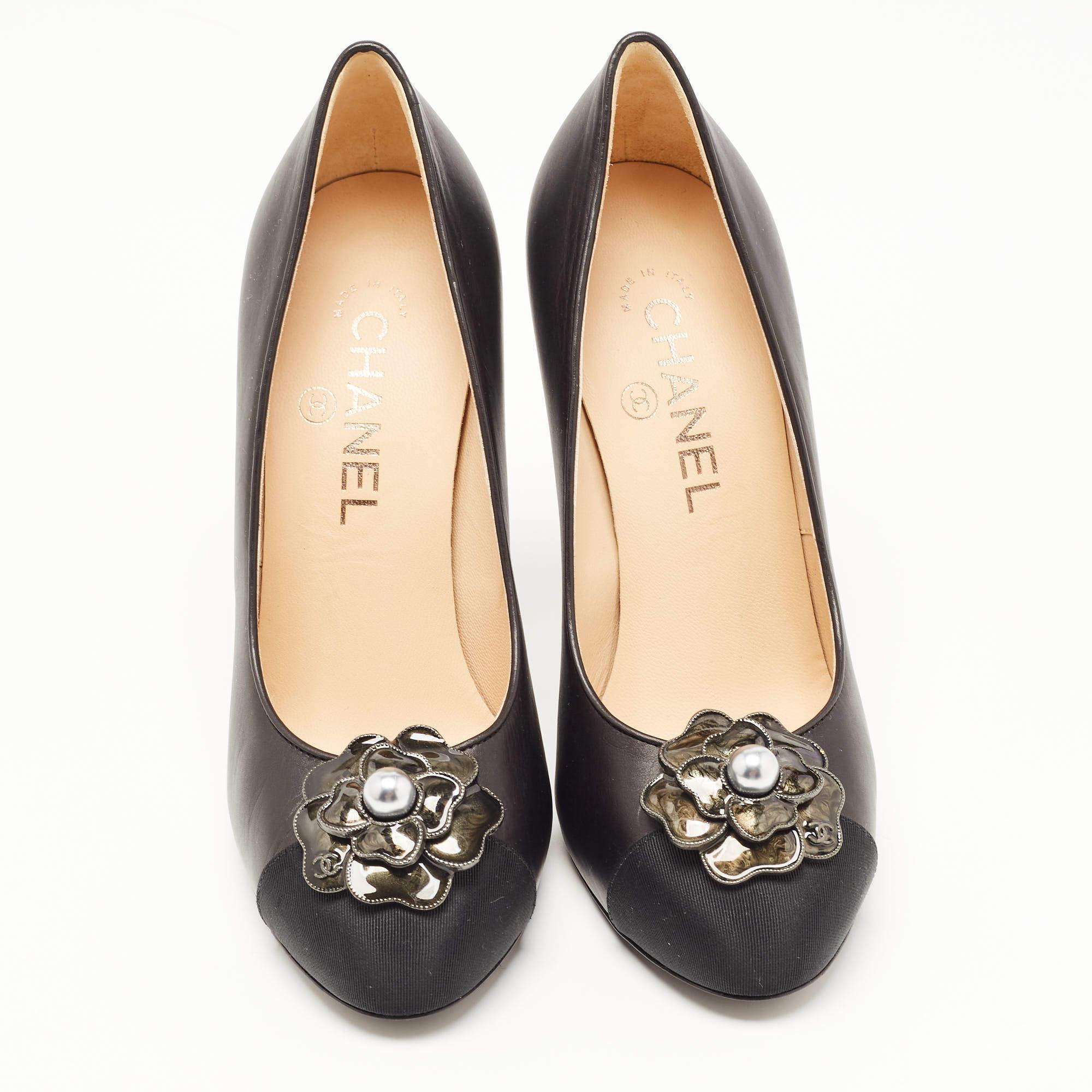 Chanel Black Leather and Canvas Cap Toe Pumps Size 37 For Sale 1
