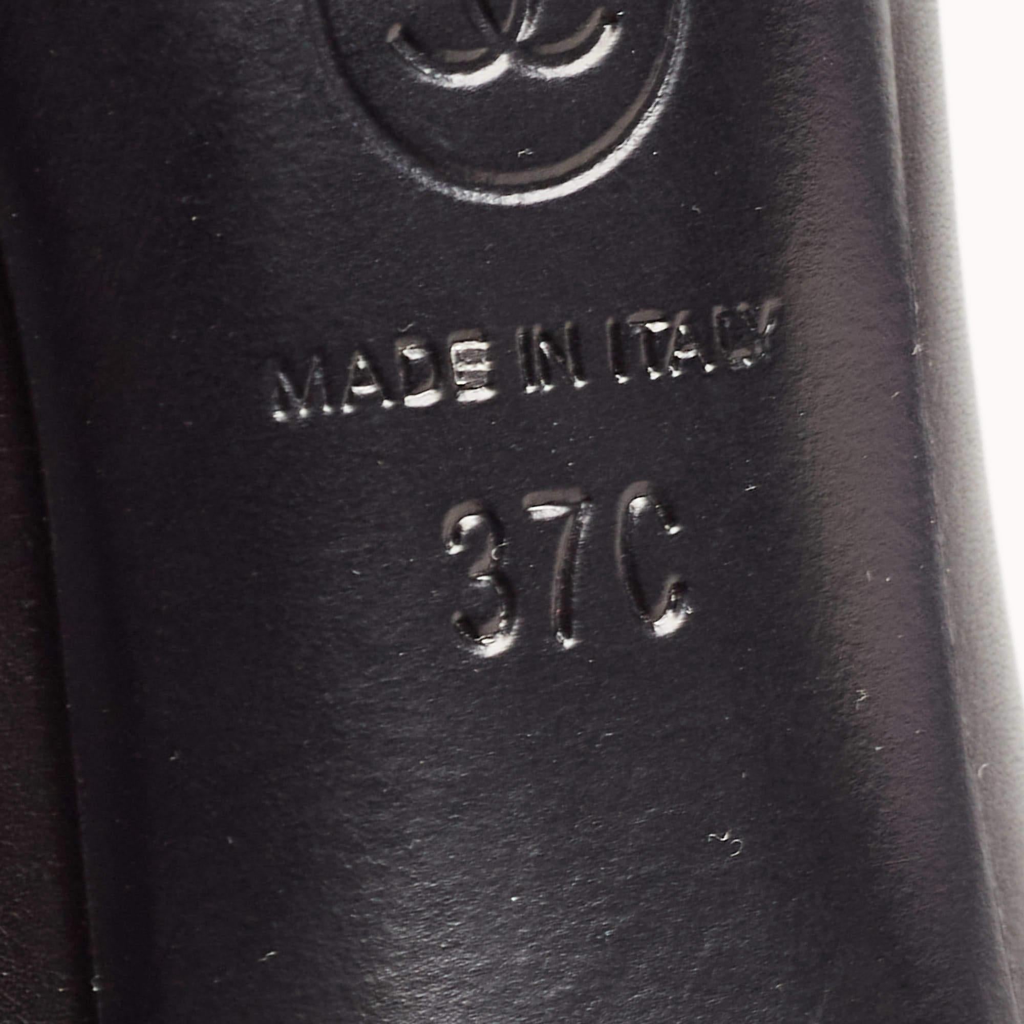 Chanel Schwarze Pumps aus Leder und Segeltuch mit Zehenkappe Größe 37 3