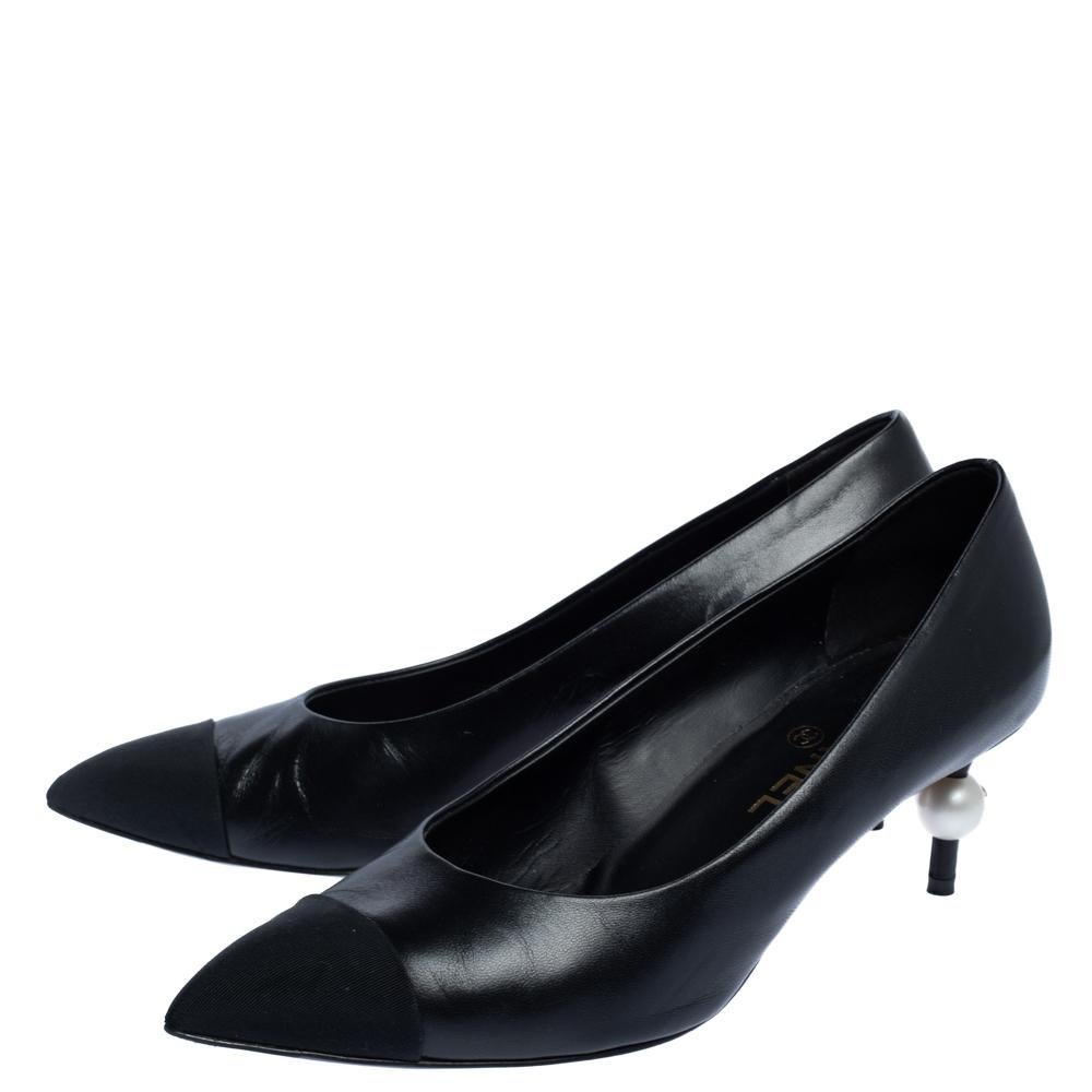 Chanel Black Leather and Canvas CC Pearl Embellished Pointed Toe Pumps Size 38.5 In Good Condition In Dubai, Al Qouz 2