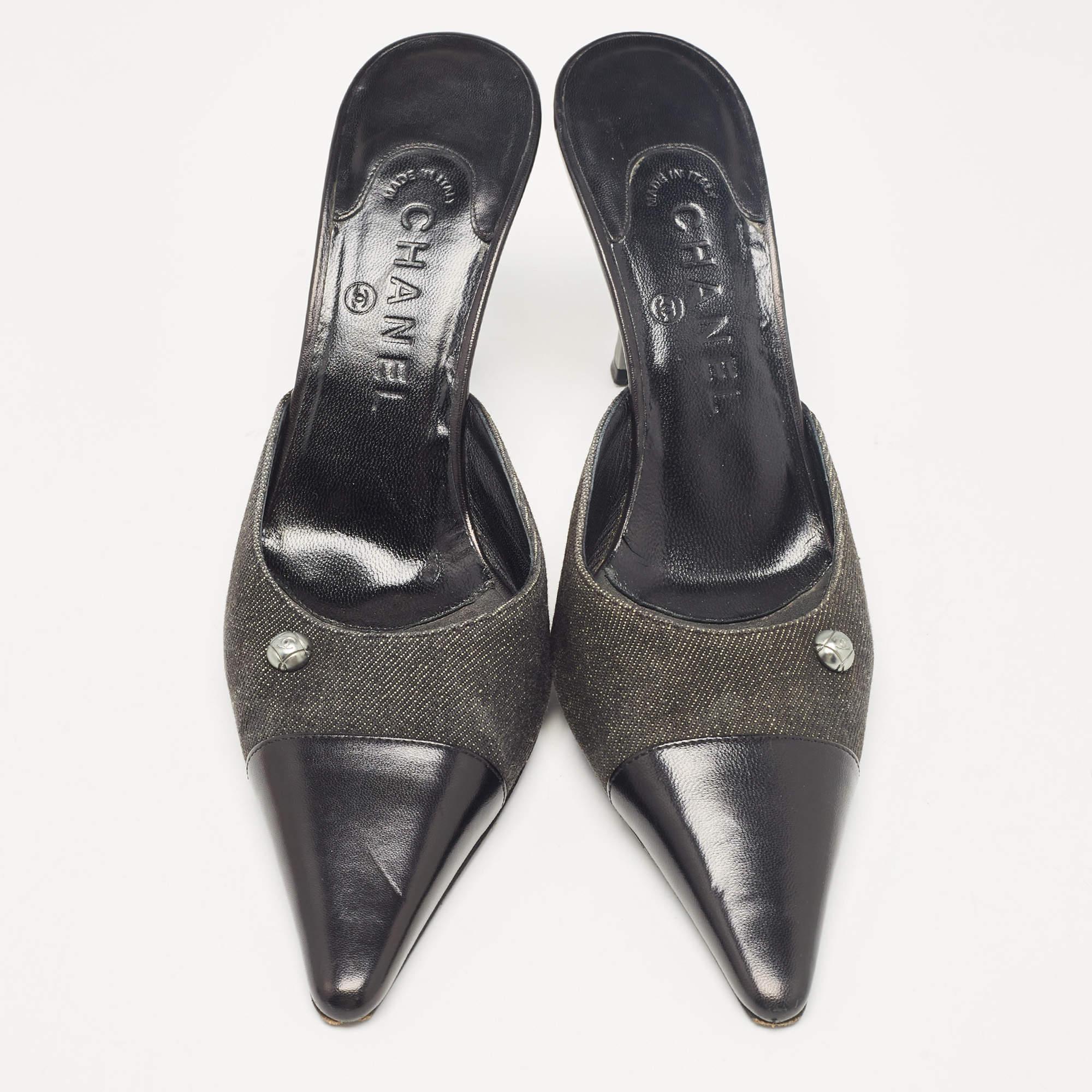 Chanel Black Leather and Canvas Pointed Toe Mules Size 39.5 In Good Condition In Dubai, Al Qouz 2