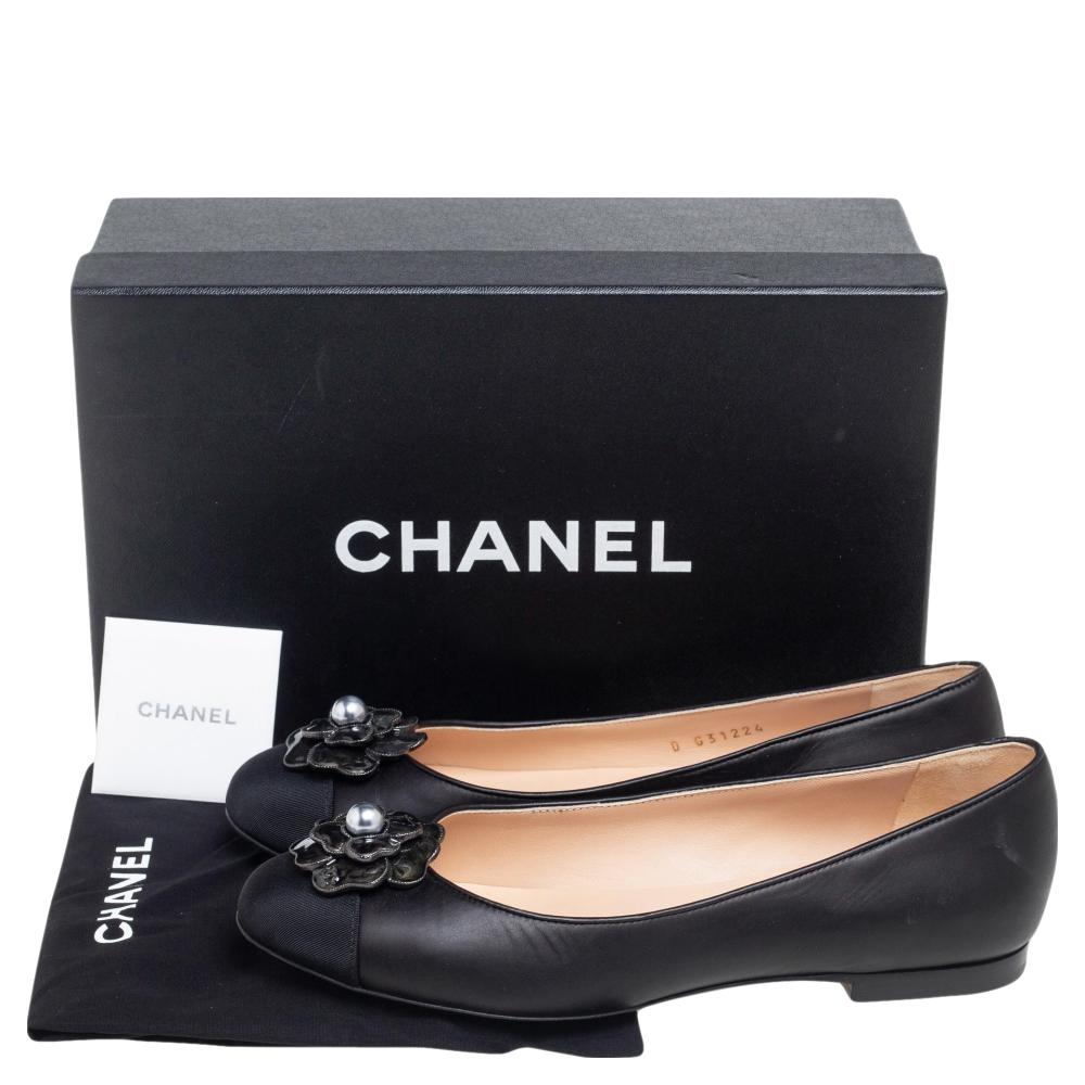 Chanel Black Leather and Fabric Camellia Pearl Flower Ballet Flats Size 38 3