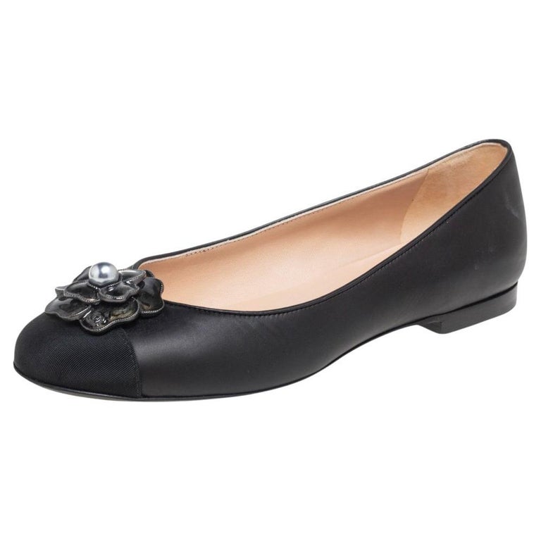 Chanel Black Leather and Fabric Camellia Pearl Flower Ballet Flats Size 38