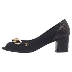 Chanel Black Leather and Fabric Chain Embellished Block Heel Pumps Size 35.5 Chanel Black Leather and Fabric Chain Embellished Block Heel Pumps Size 35.5