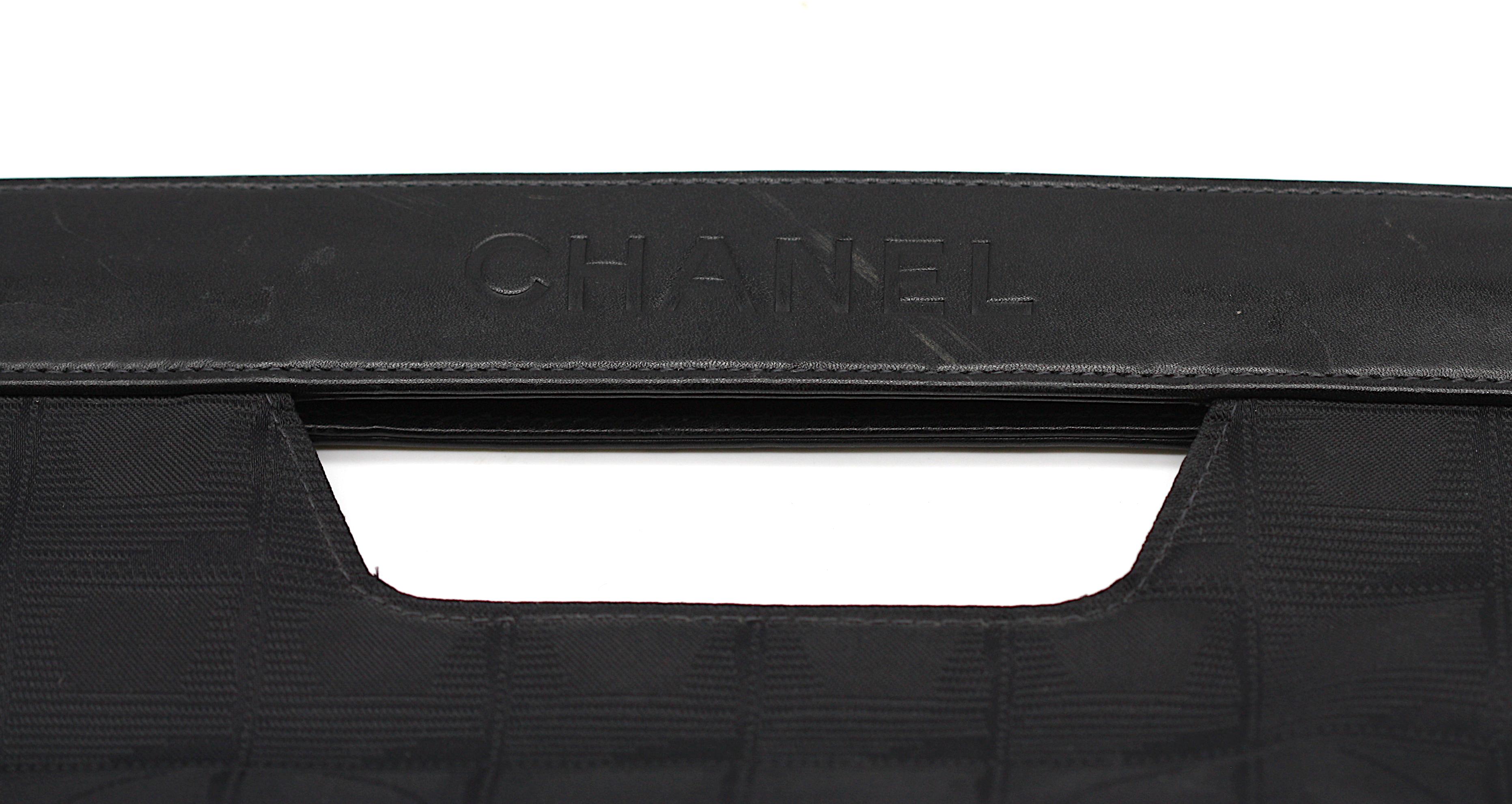 Chanel borsa nera in pelle e tessuto in vendita 1