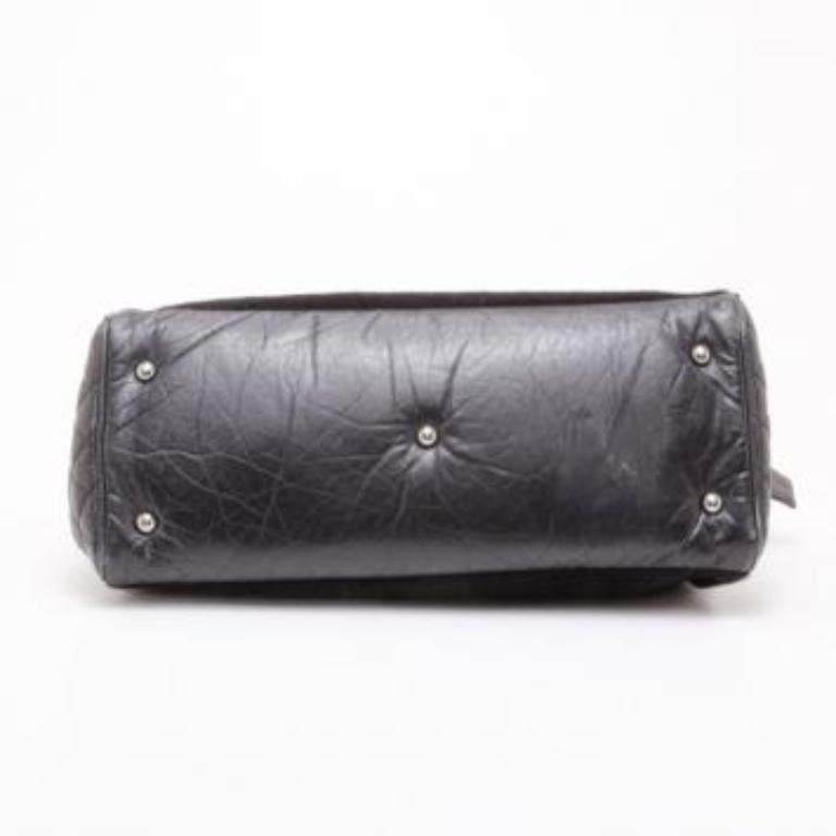 Sacoche en cuir et fourrure noire de Chanel Pour femmes en vente