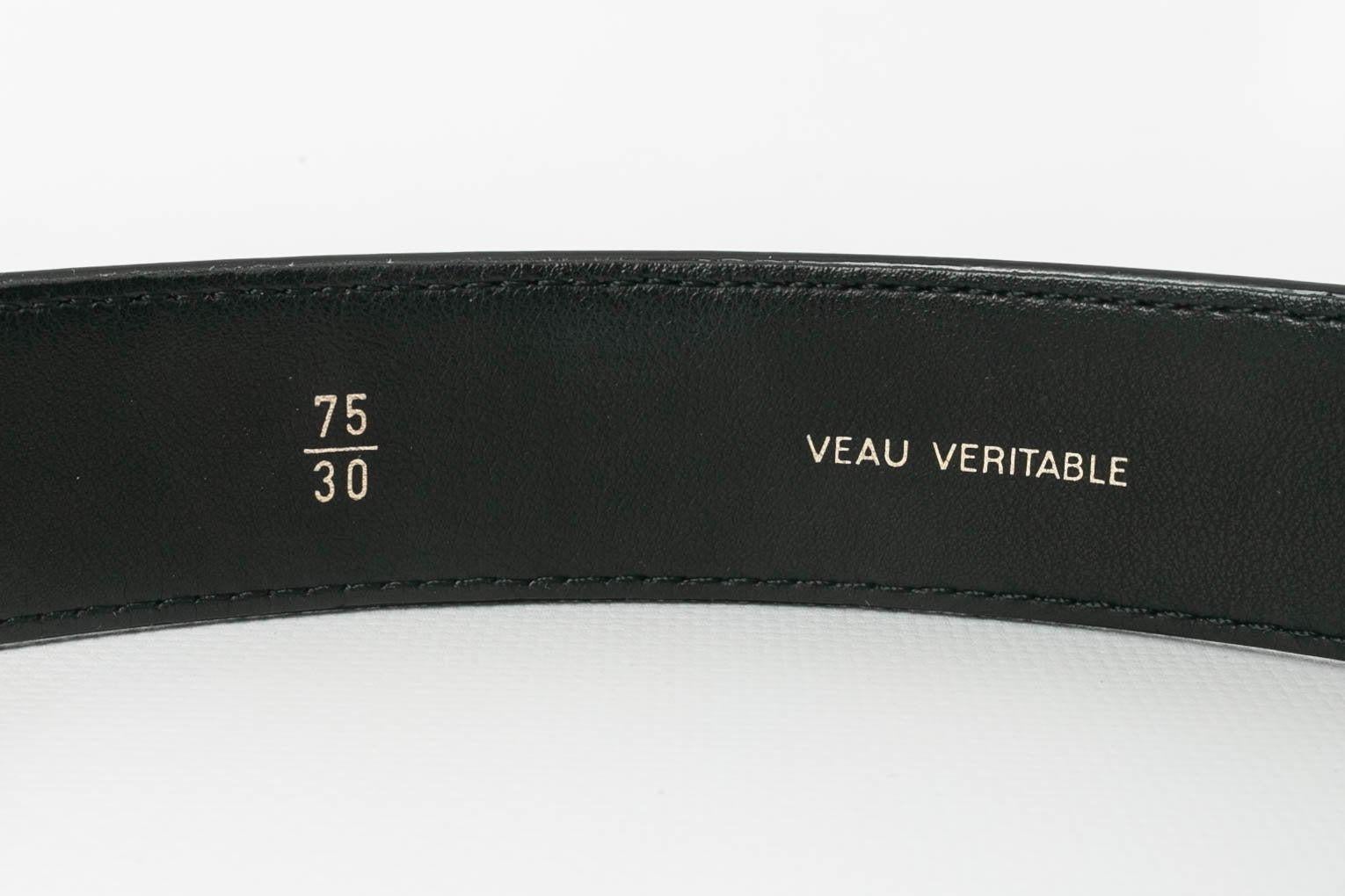 Chanel Schwarzer Gürtel aus Leder und vergoldetem Metall aus der Frühjahr-Sommer-Kollektion 1997 im Angebot 5
