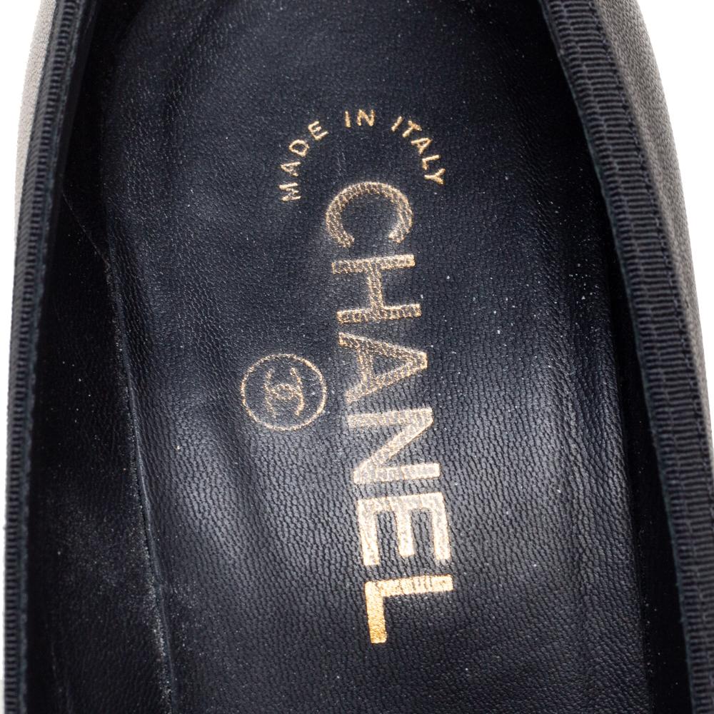 Women's Chanel Black Leather And Grosgrain Bow CC Cap Toe Pumps Size 38.5