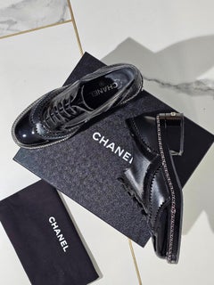 Chanel Black Leather and Patent CC Lace Up Oxfords Size 39.5 CC chain logo