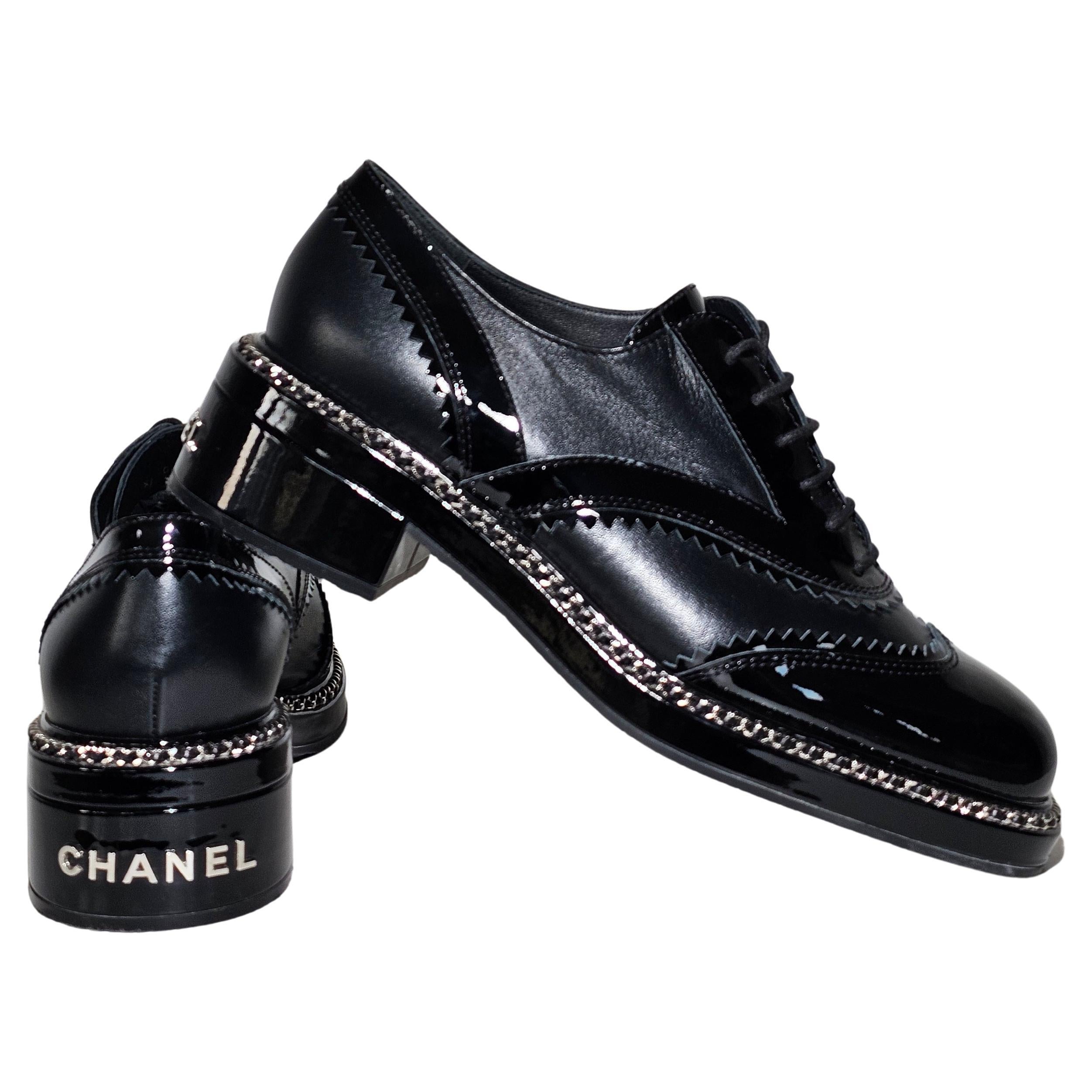 Chanel Black Leather and Patent CC Lace Up Oxfords Size 39.5 CC chain logo