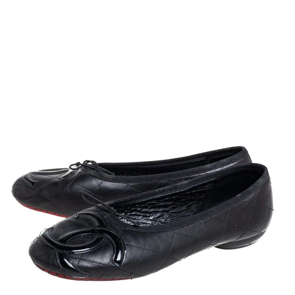 Chanel Schwarz Leder und Patent CC Ligne Cambon Ballett Flats Größe 40 im Zustand „Gut“ in Dubai, Al Qouz 2