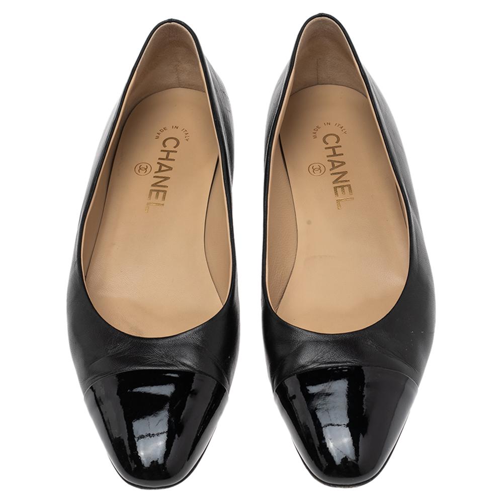 A common sight in the closets of fashionistas is a pair of Chanel ballet flats. They are perfect to wear on busy days and just stylish enough to assist one's style. These are crafted from leather and feature low heels with the CC logo and patent