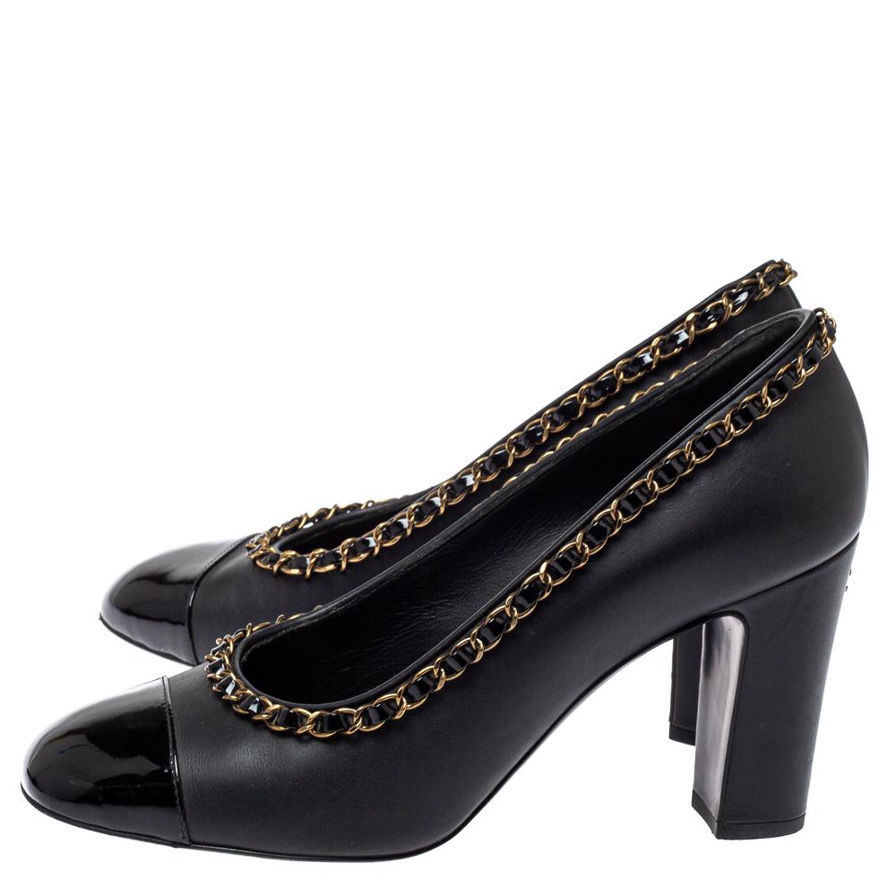 Chanel Black Leather And Patent Leather Cap Toe Chain Embellished Trim Pumps Siz In Good Condition In Dubai, Al Qouz 2