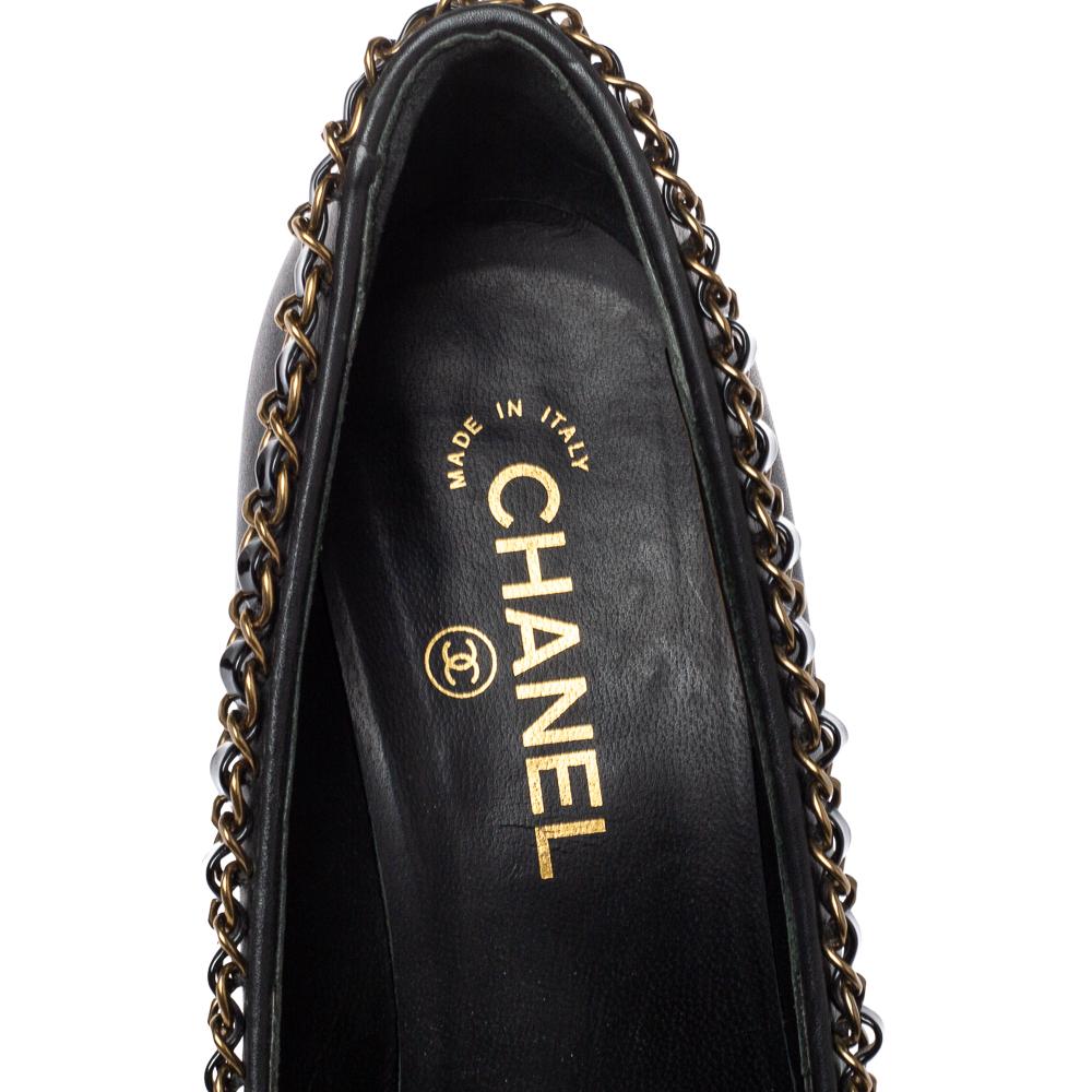 Women's Chanel Black Leather And Patent Leather Cap Toe Chain Embellished Trim Pumps Siz