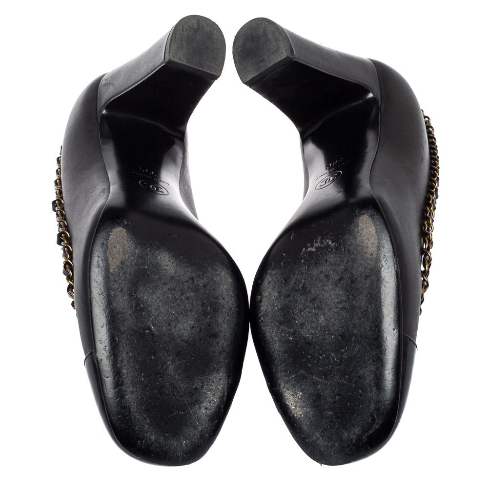 Chanel Black Leather And Patent Leather Cap Toe Chain Embellished Trim Pumps Siz 1