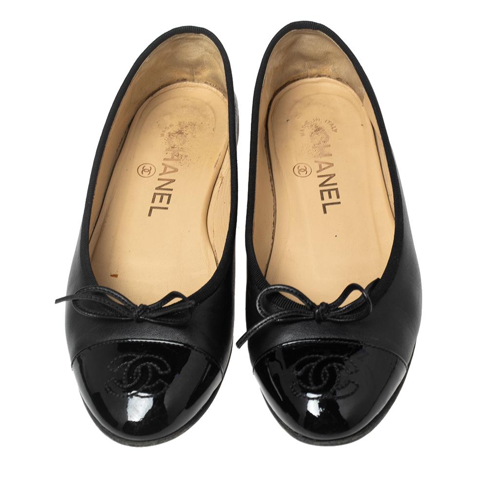 Women's Chanel Black Leather And Patent Leather CC Bow Cap Toe Ballet Flats Size 35.5