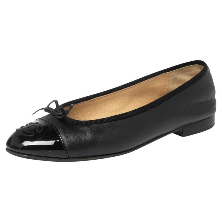 Chanel Black Leather And Patent Leather CC Bow Cap Toe Ballet Flats Size  35.5 at 1stDibs