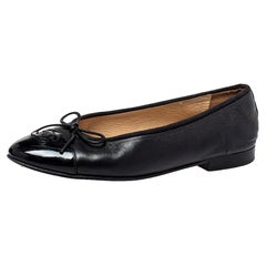 Chanel Black Leather And Patent Leather CC Cap Toe Ballet Flats Size 37