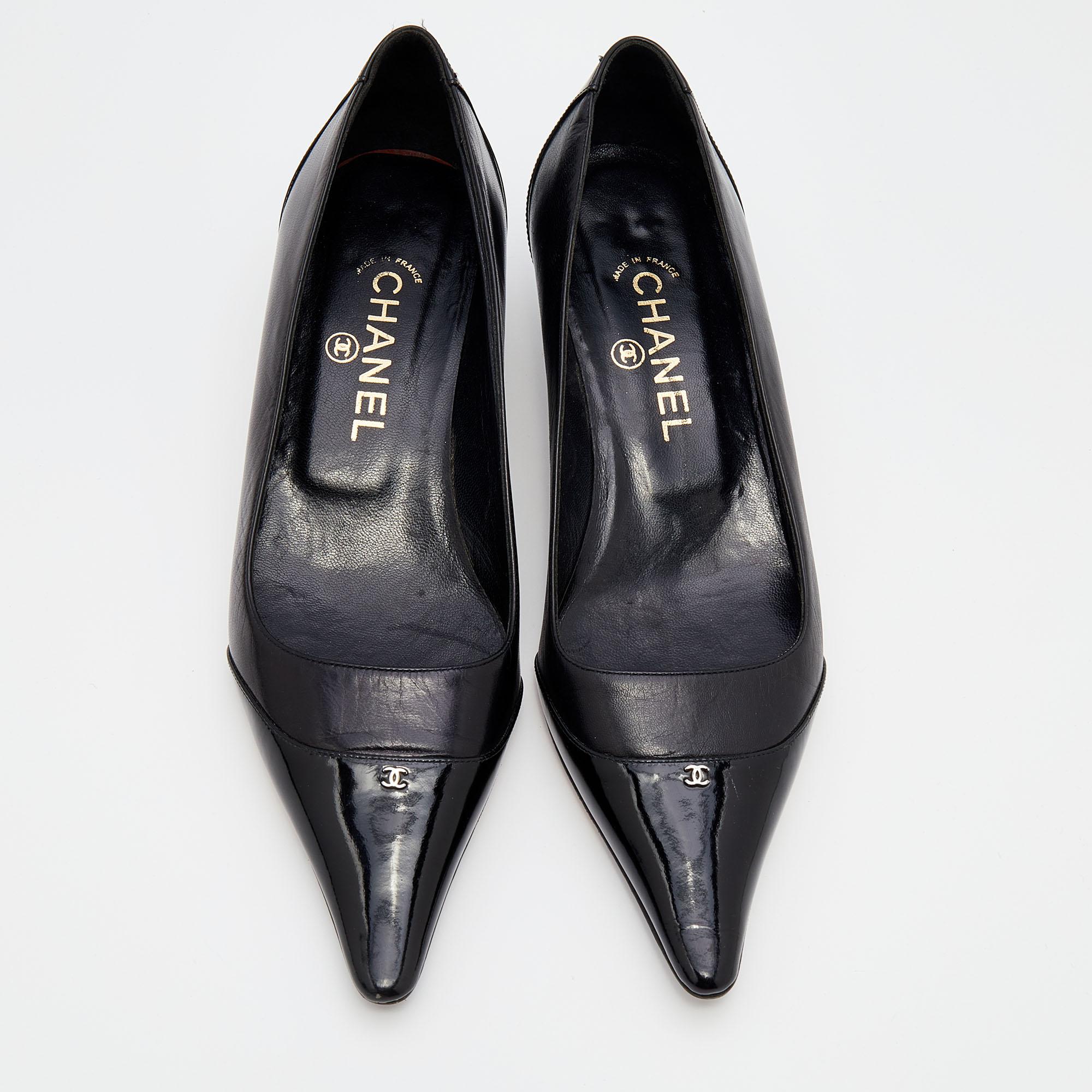 Sleek and sharp, this pair of Chanel pumps come with a perfect balance of luxury and ease. The pointed toe is designed with patent leather and is updated with a 'CC' motif on it. Made from leather, the 4cm heels of these shoes add to their