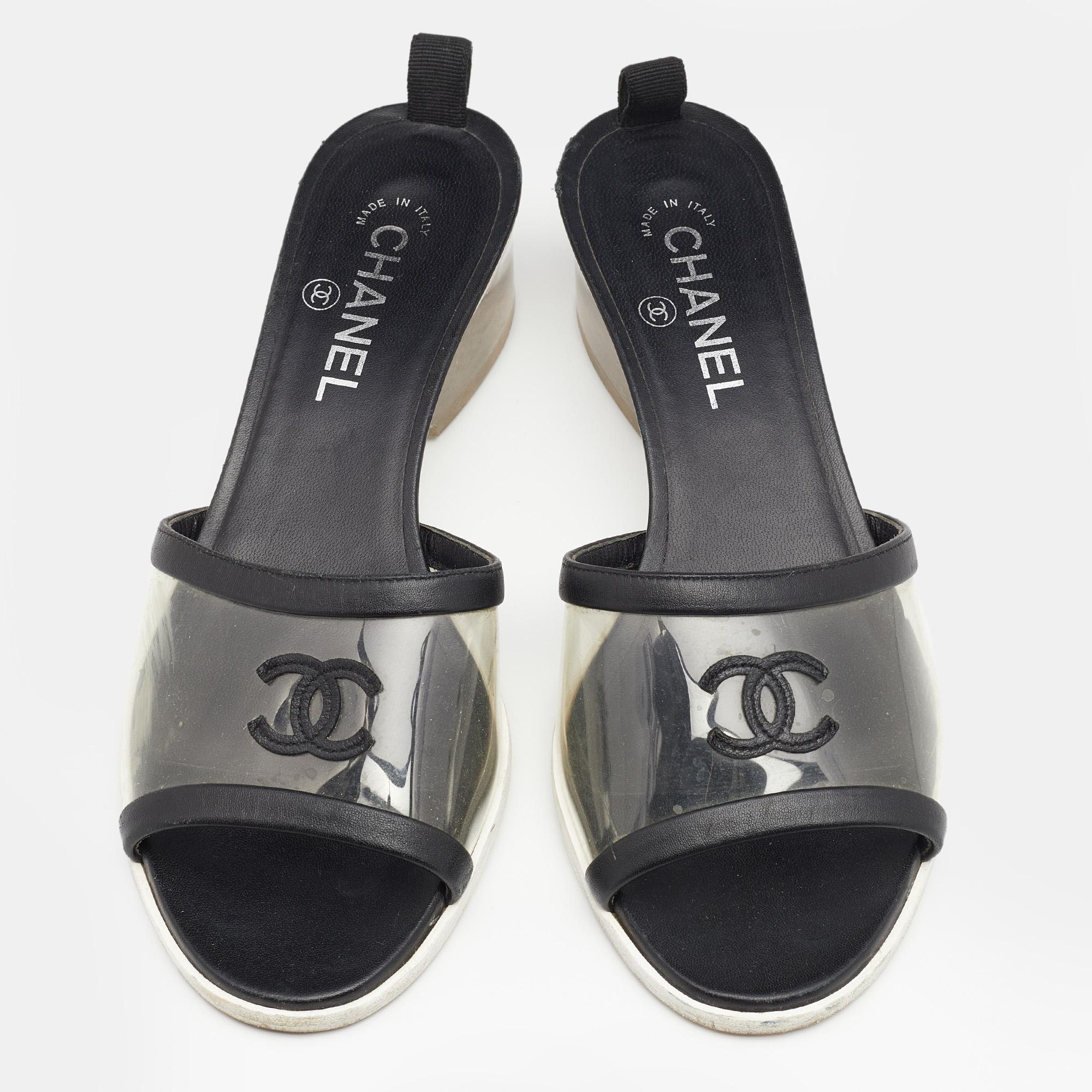 Chanel Black Leather And PVC CC Block Heel Slide Sandals Size 40 In Good Condition In Dubai, Al Qouz 2