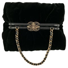 Minaudière di Chanel in pelle e velluto nero